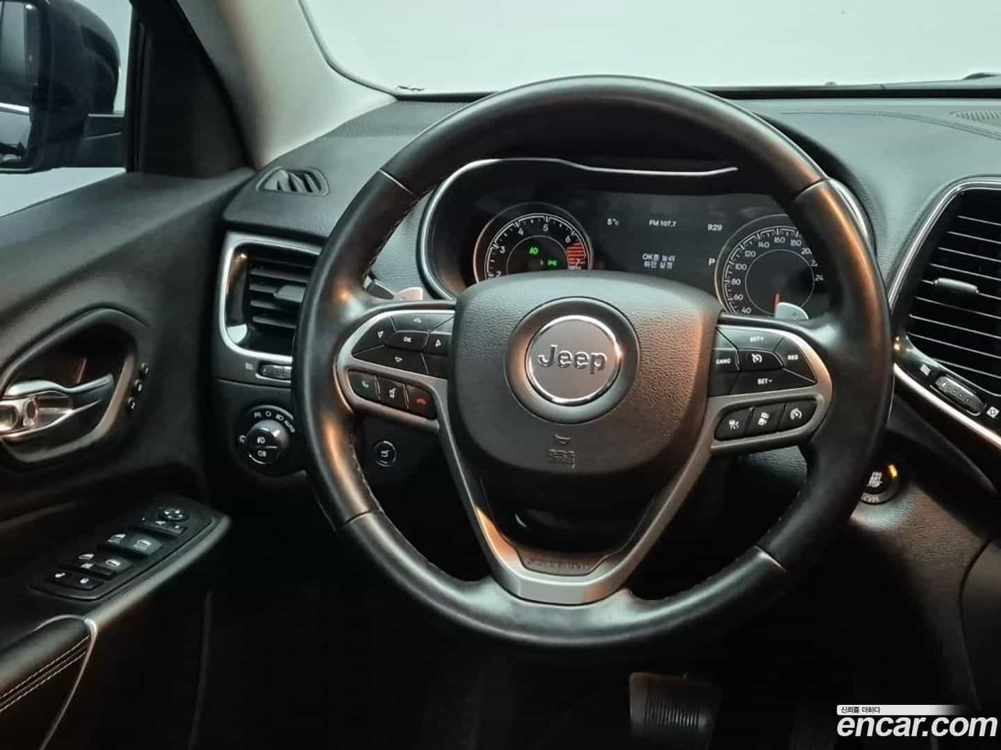 Cherokee Jeep 2020.5-INNER-010