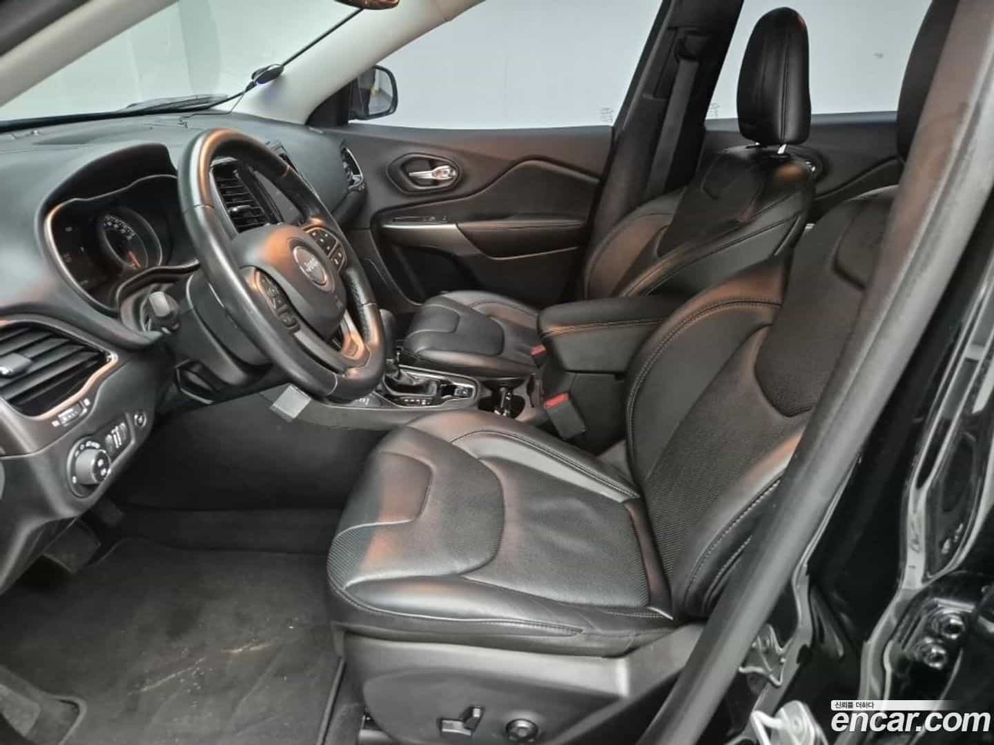 Cherokee Jeep 2020.5-OPTION-016