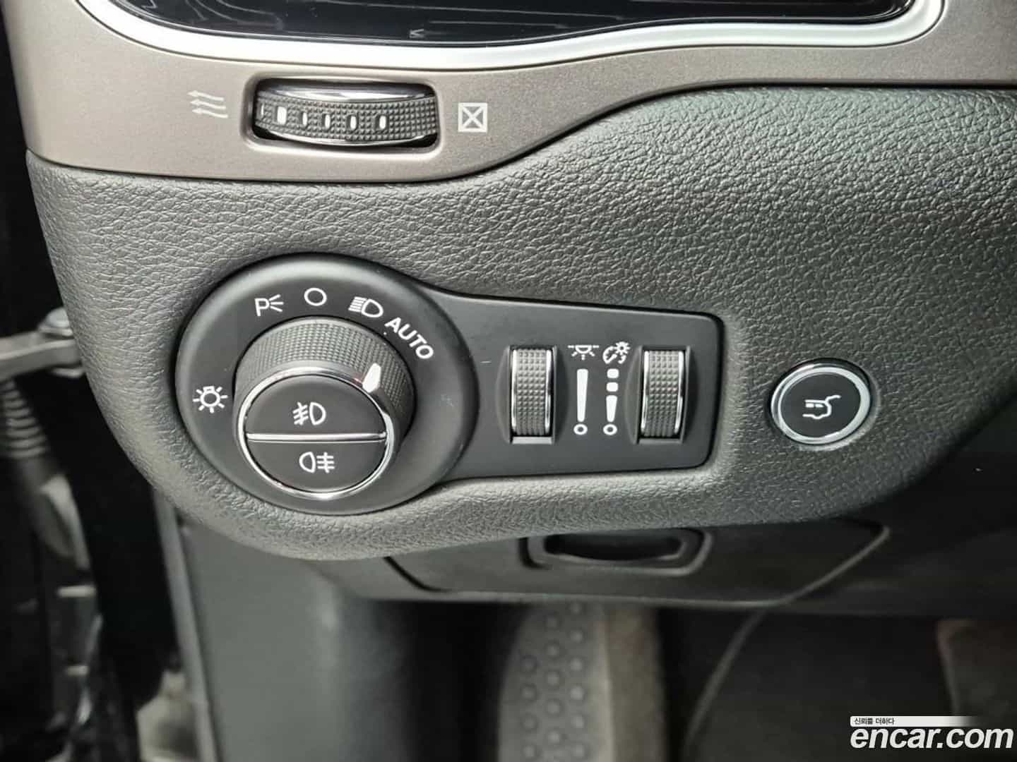 Cherokee Jeep 2020.5-OPTION-022