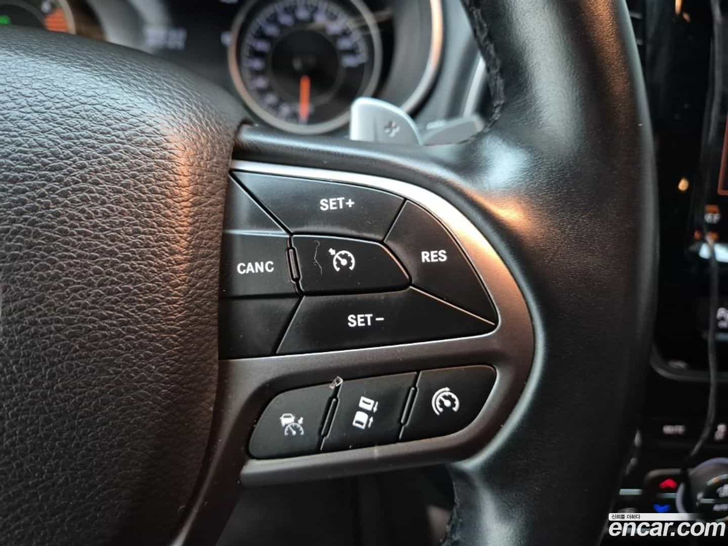 Cherokee Jeep 2020.5-OPTION-023