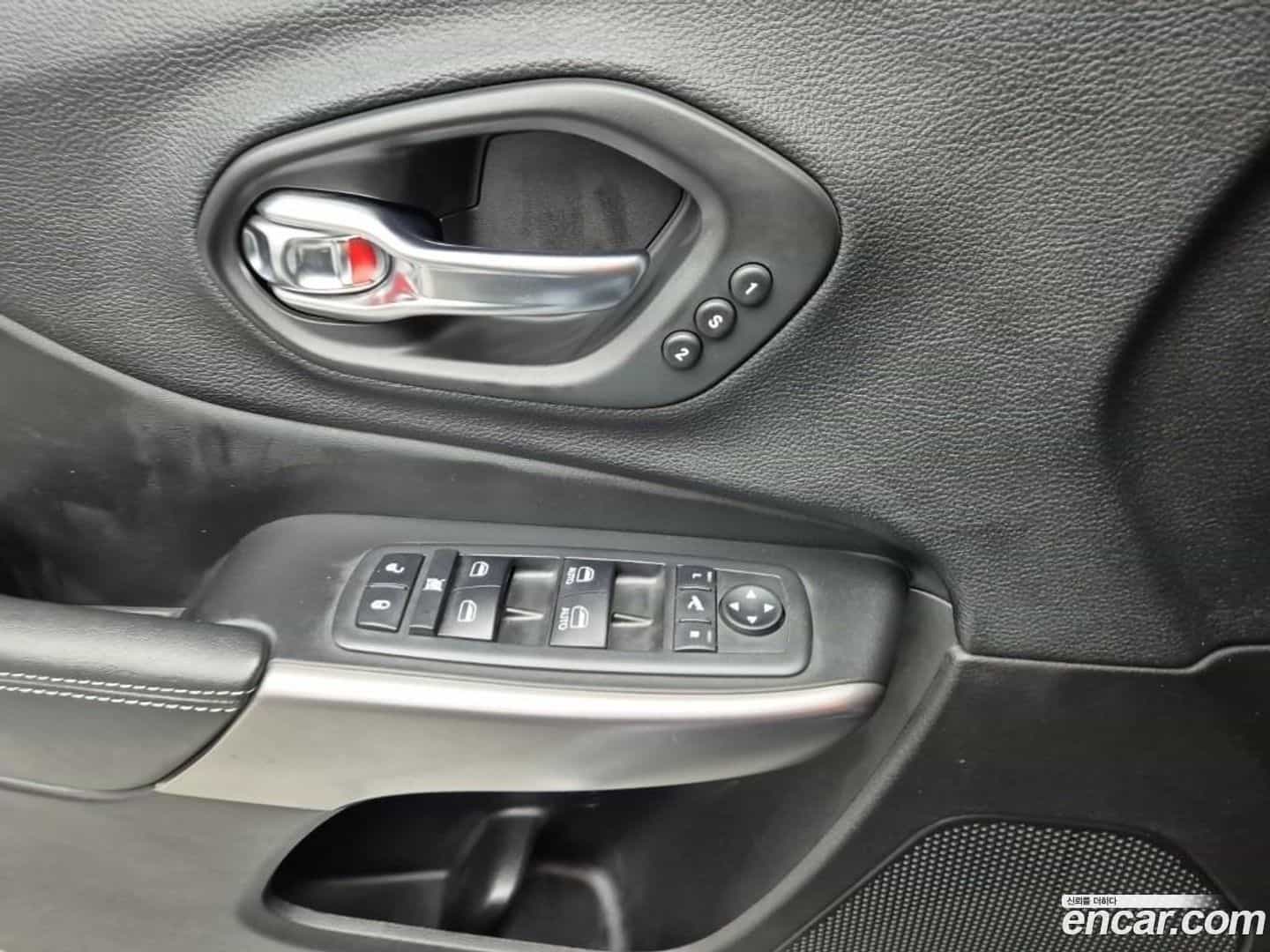 Cherokee Jeep 2020.5-OPTION-024