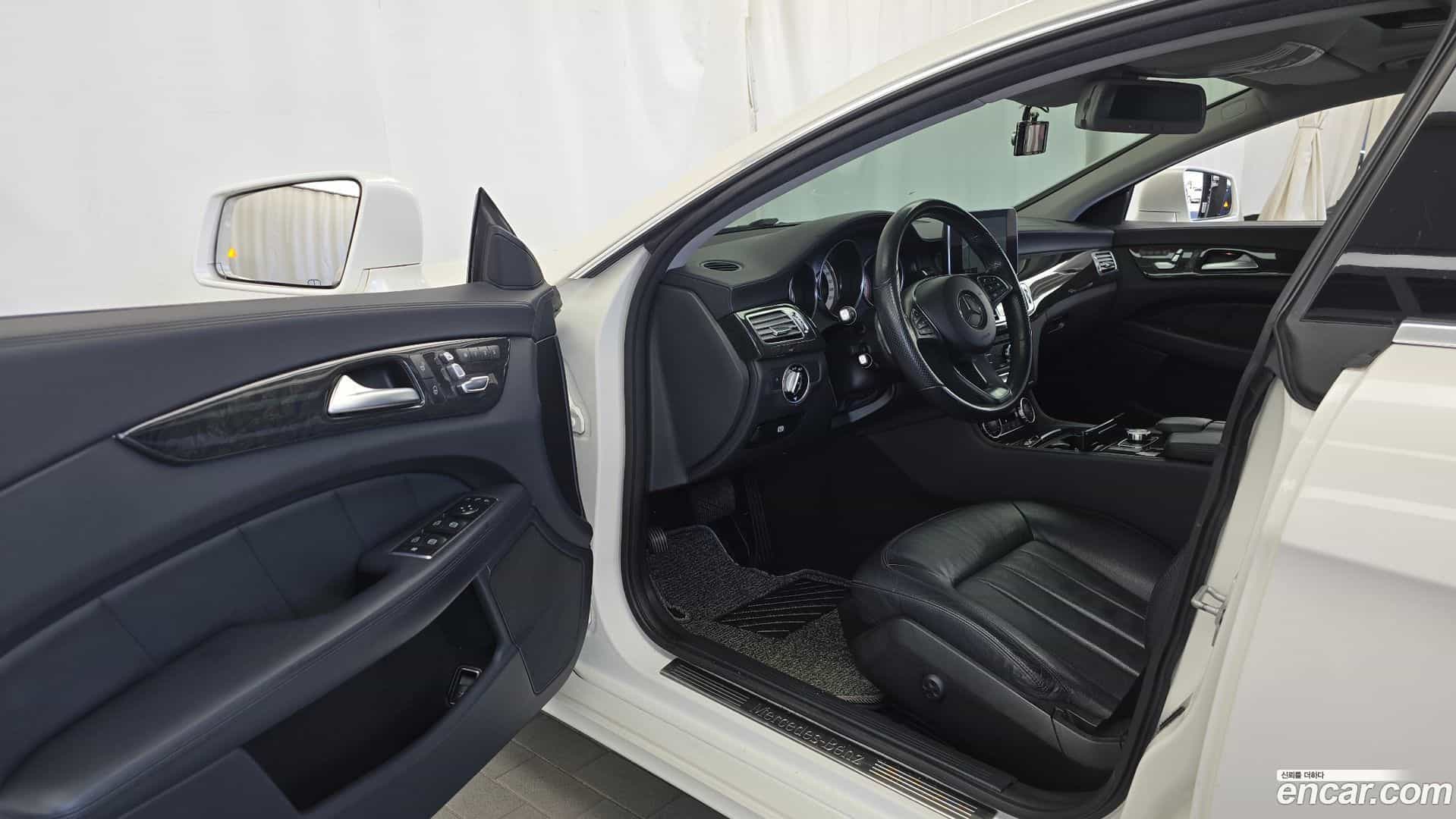 CLS-Class Mercedes-Benz 2015.3-INNER-010