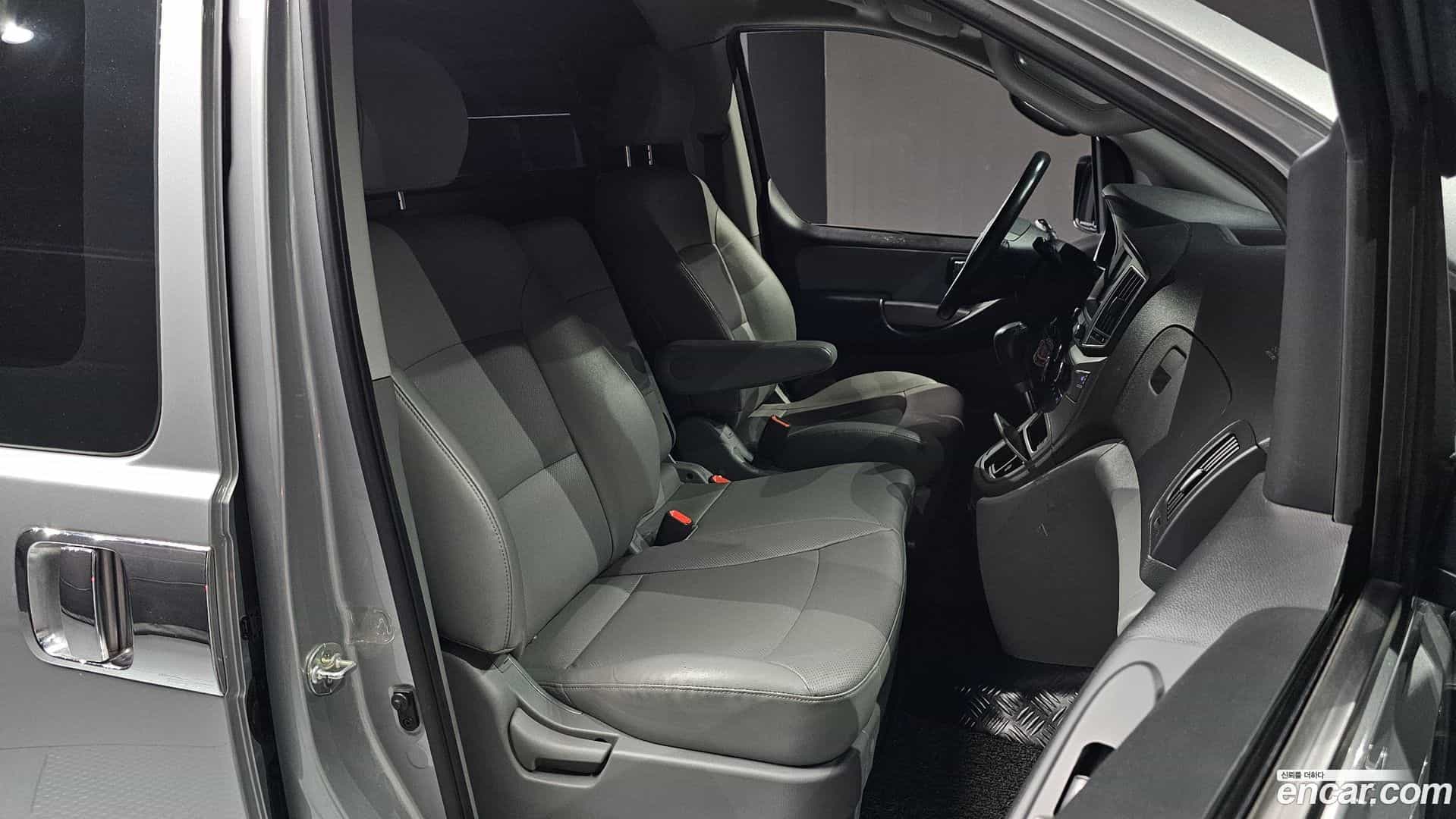 Starex Hyundai 2019.10-INNER-036