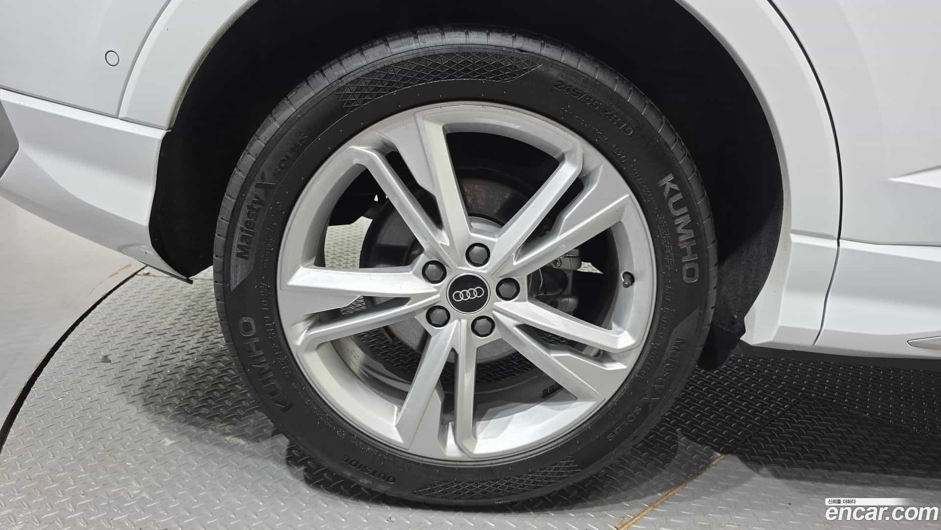 Q3 Audi 2023.0-OUTER-005
