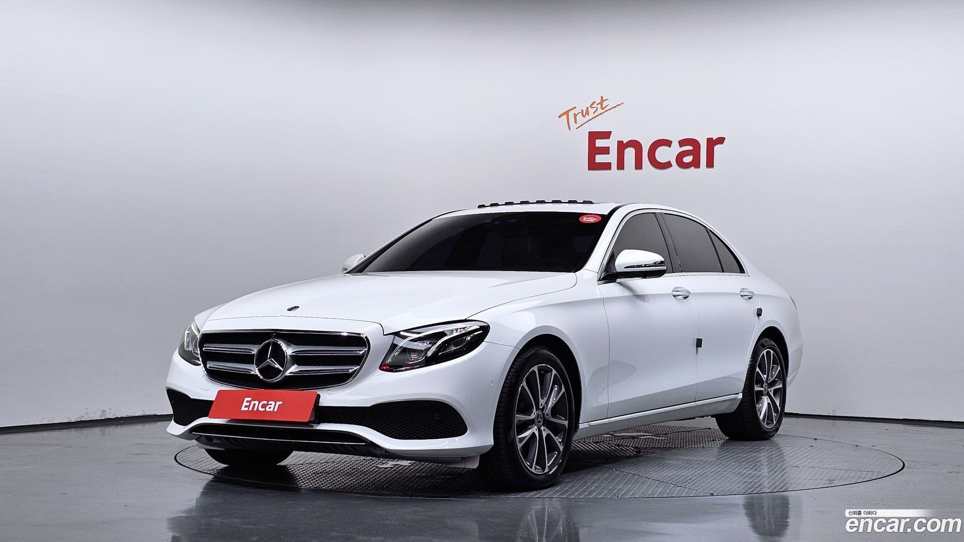 Main__Slider__Photo:E-Class Mercedes-Benz 2018.9-0