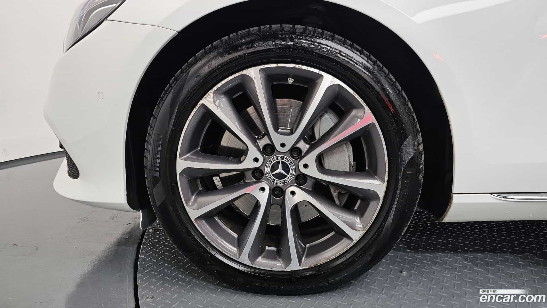 E-Class Mercedes-Benz 2018.9-OUTER-005