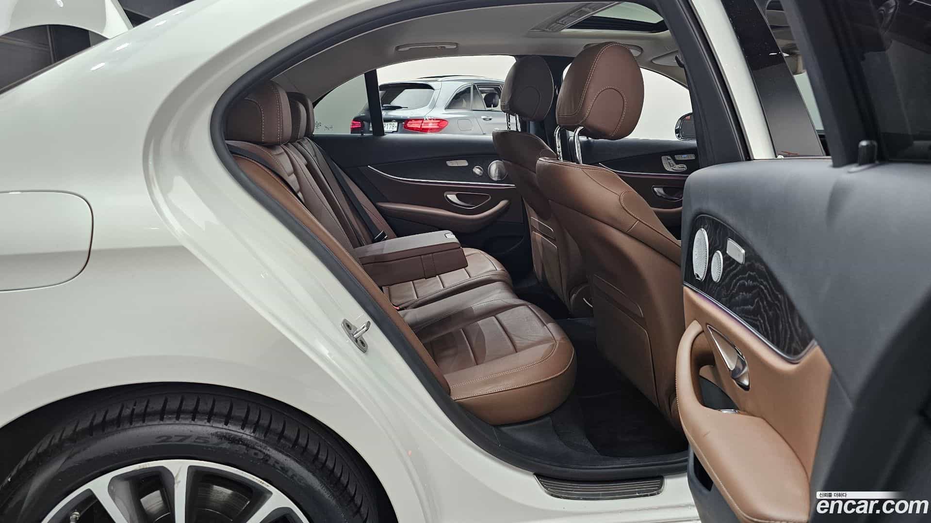 E-Class Mercedes-Benz 2018.9-OPTION-015