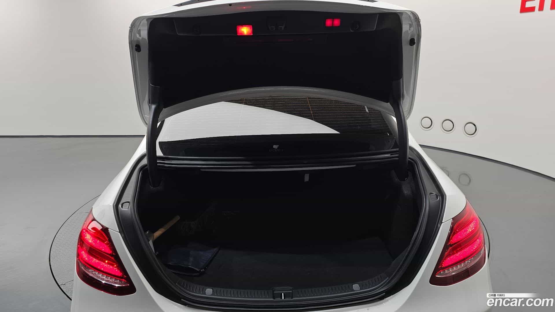E-Class Mercedes-Benz 2018.9-OPTION-023