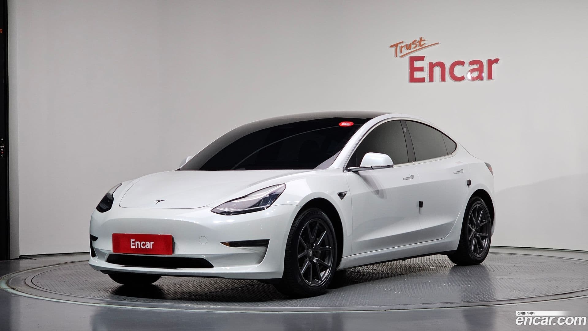 Main__Slider__Photo:Model 3 Tesla 2020.7-0