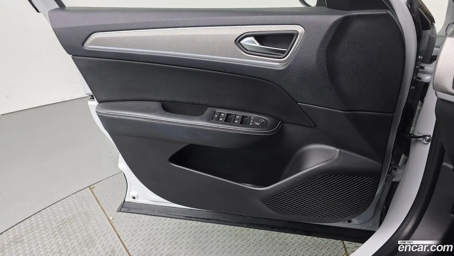 XM3 Renault Korea 2023.0-INNER-034