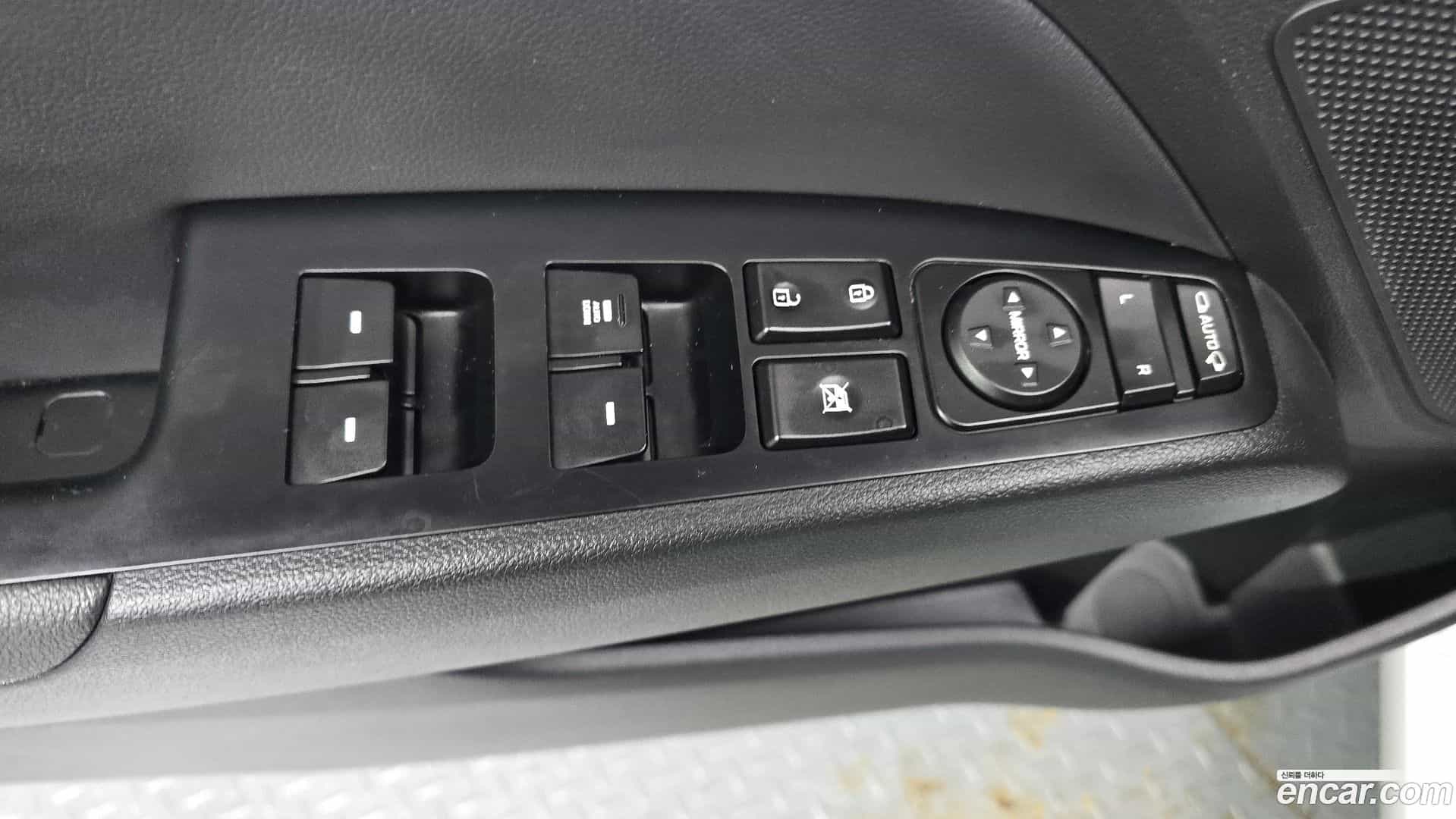 AVANTE Hyundai 2015.10-OPTION-023