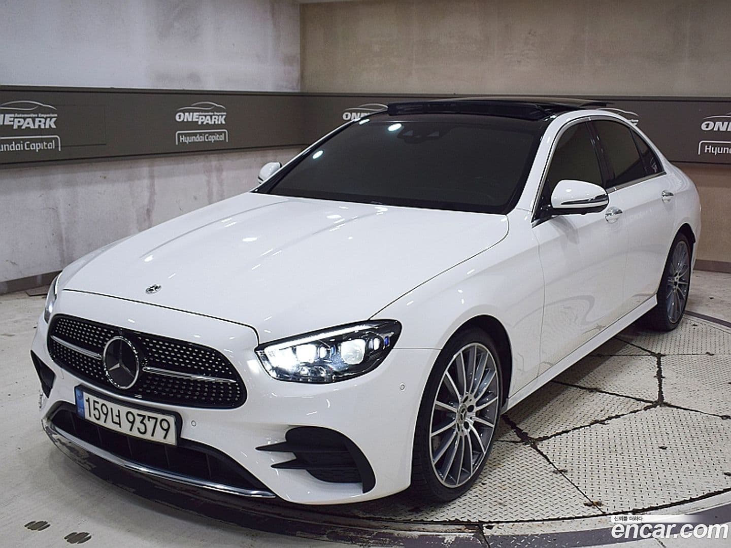 Main__Slider__Photo:E-Class Mercedes-Benz 2022.3-0