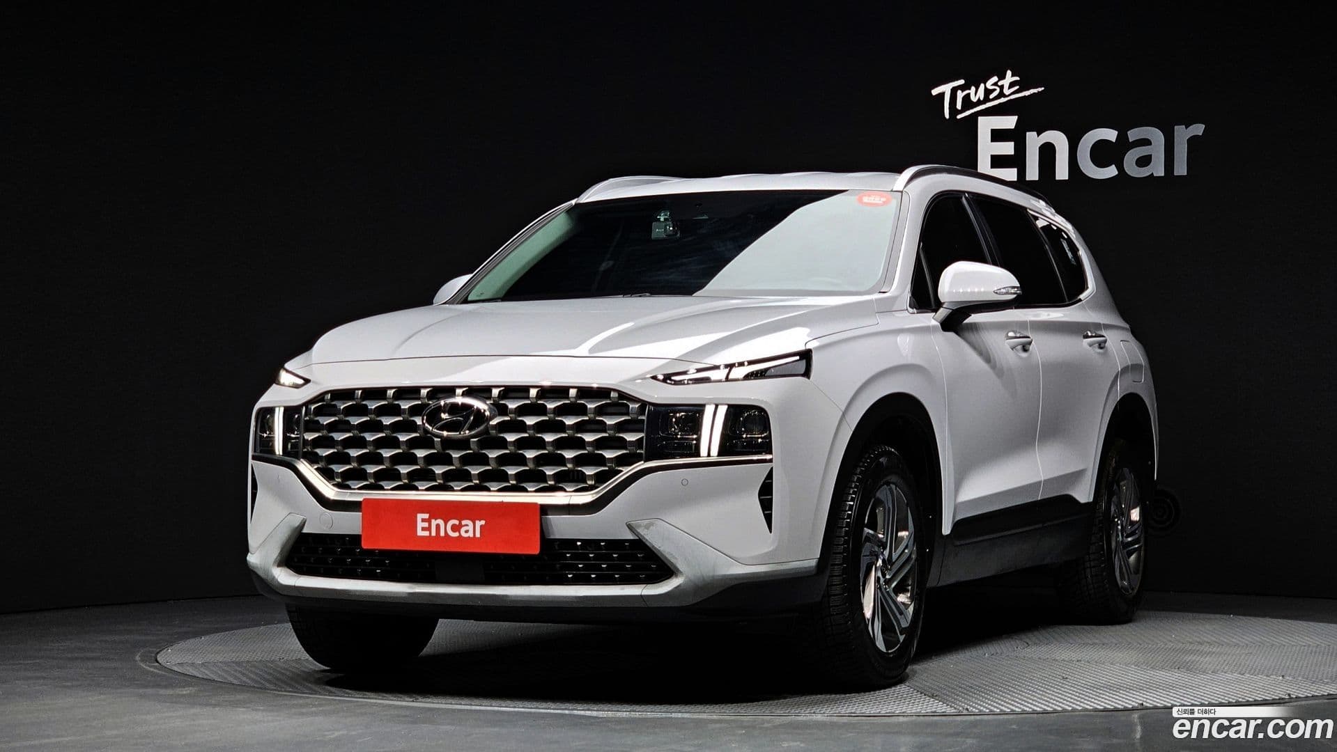 Main__Slider__Photo:Santafe Hyundai 2022.4-0