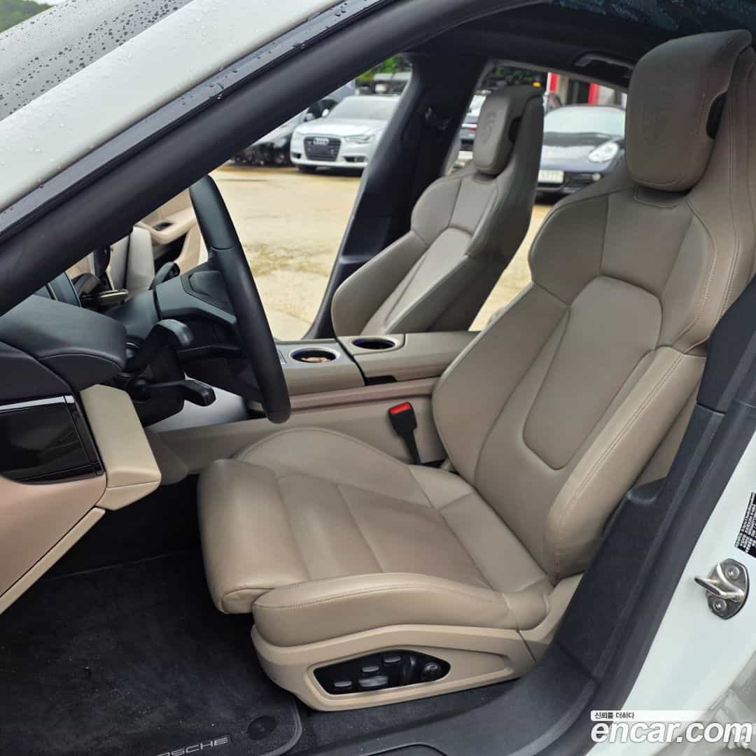 Taycan Porsche 2022.5-INNER-010