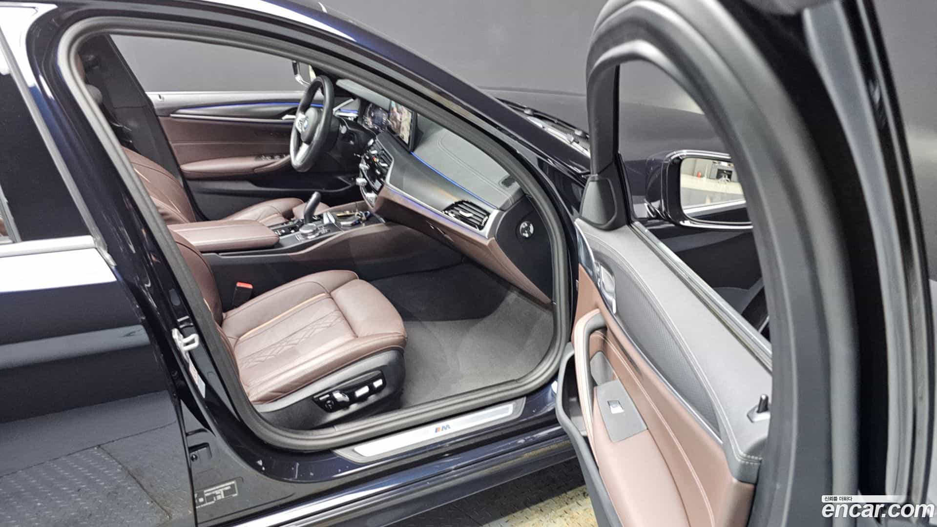 5-Series BMW 2023.6-INNER-036