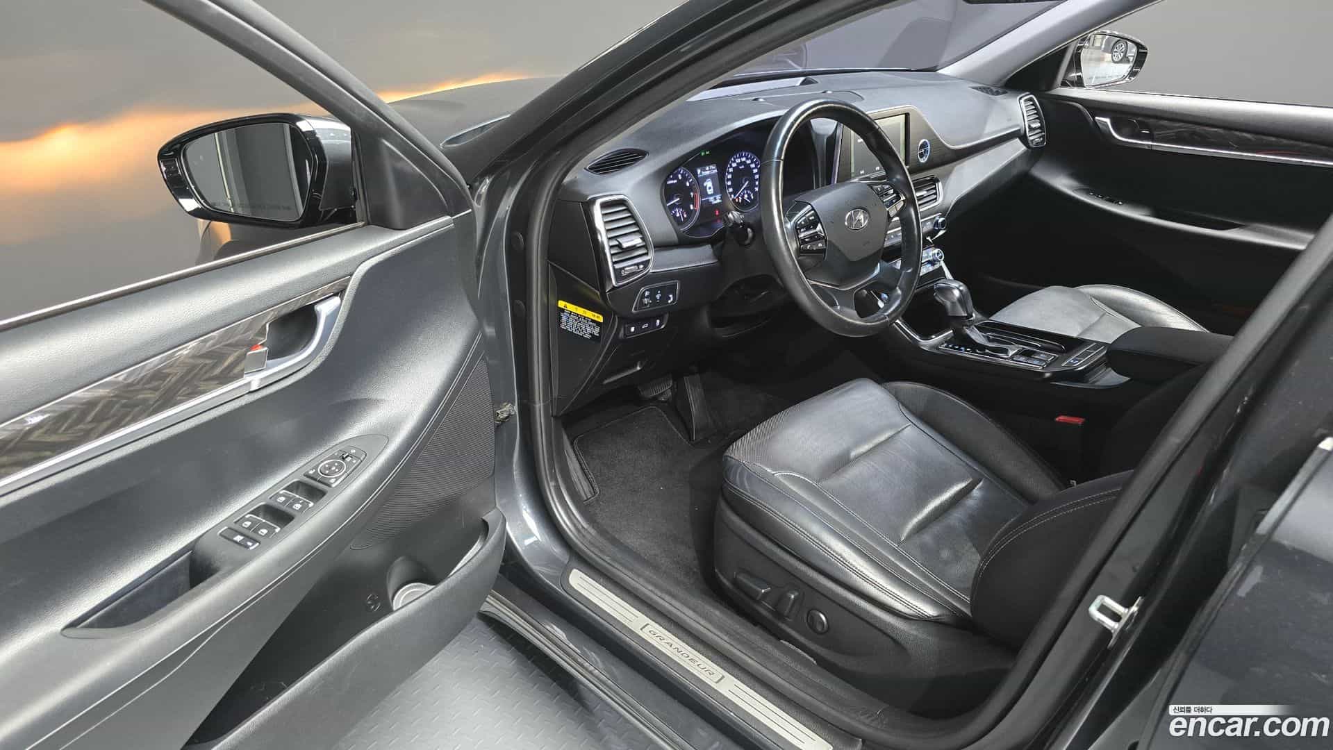 Grandeur Hyundai 2017.5-INNER-010