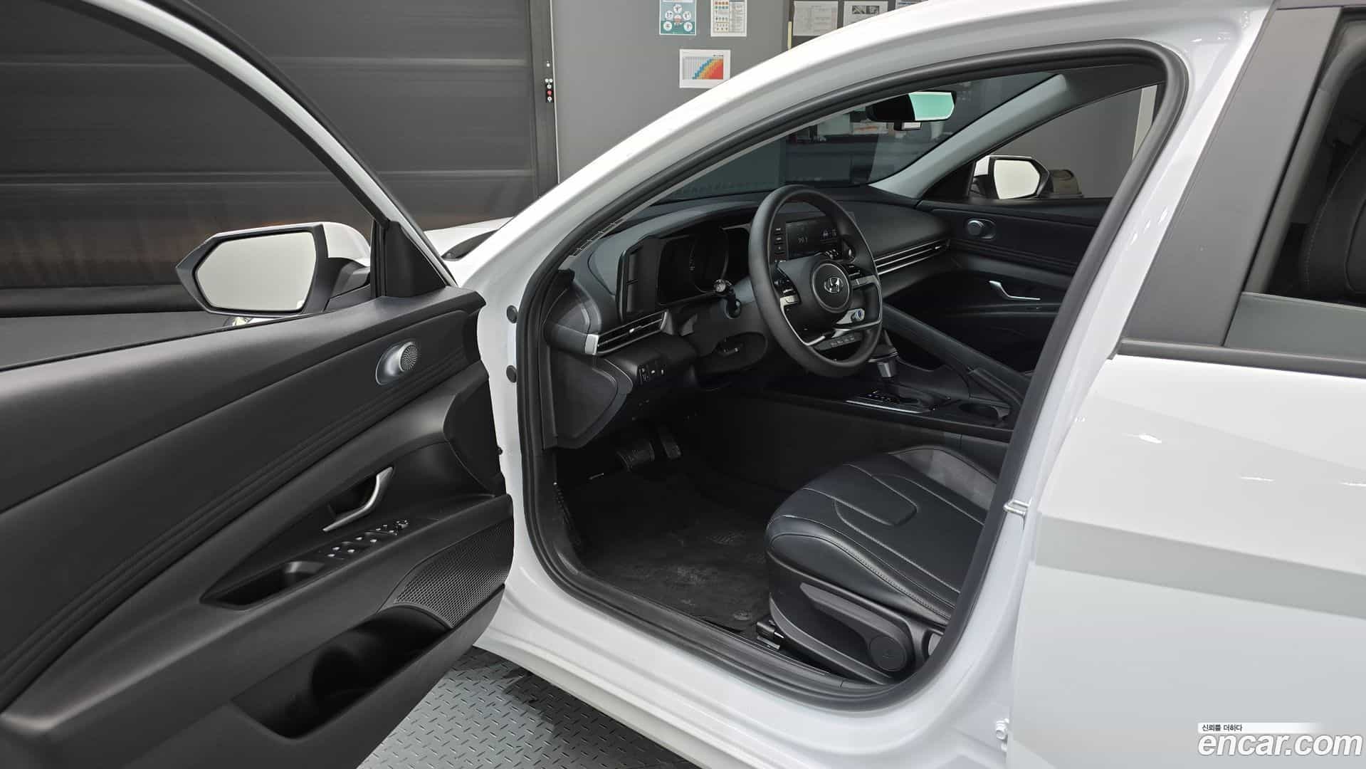 AVANTE Hyundai 2023.1-INNER-010