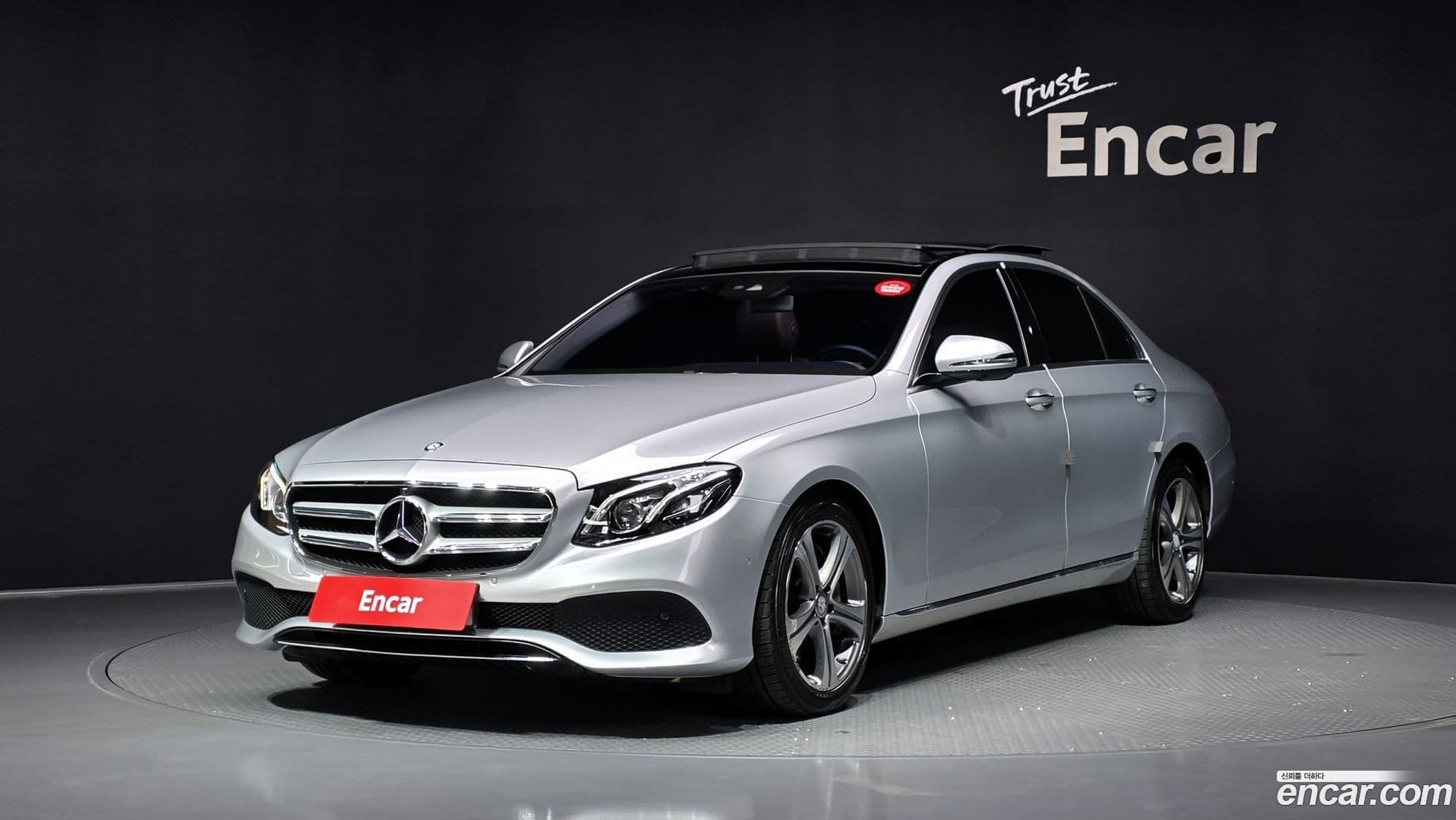Main__Slider__Photo:E-Class Mercedes-Benz 2017.1-0