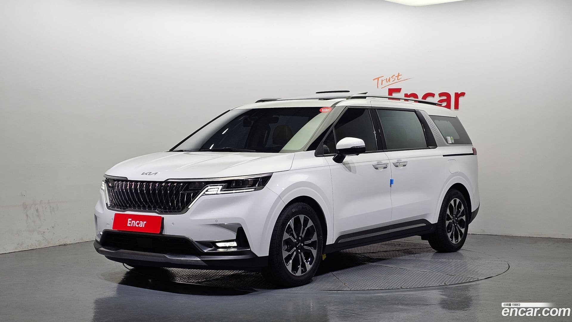 Main__Slider__Photo:Canival Kia 2023.4-0