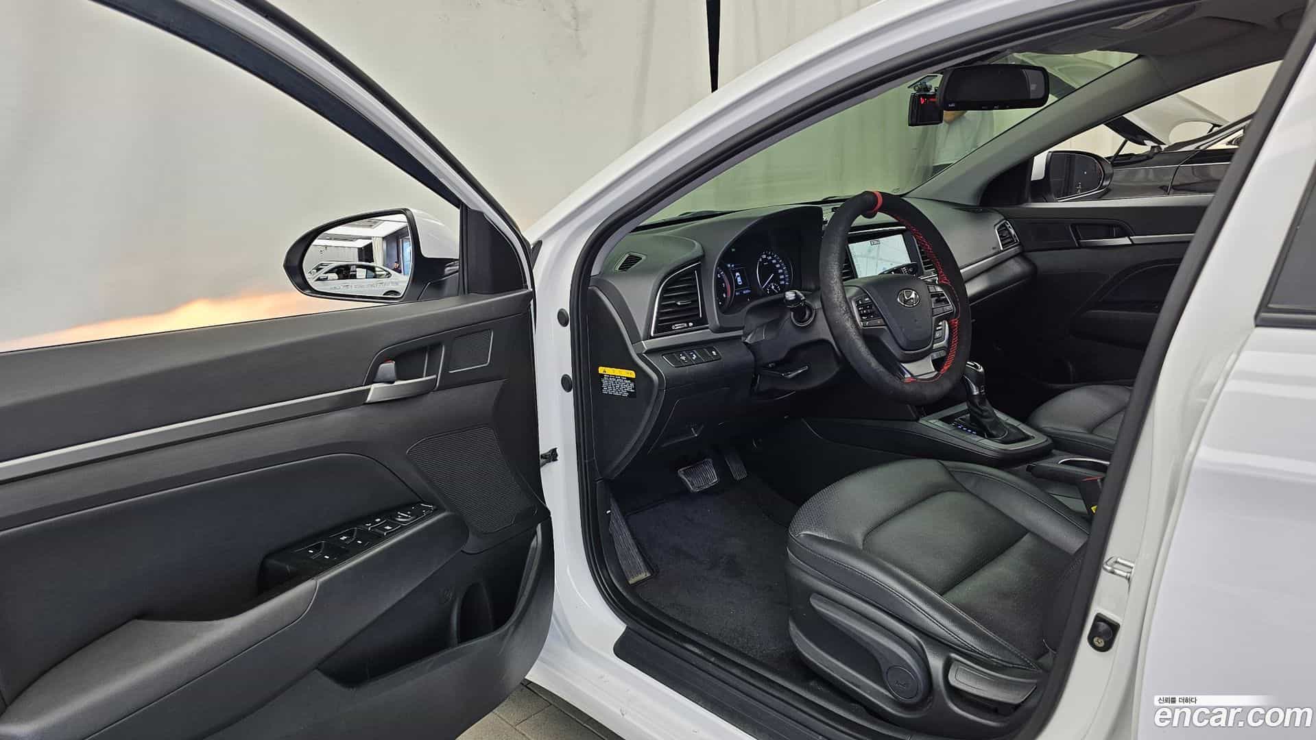 AVANTE Hyundai 2017.6-INNER-010
