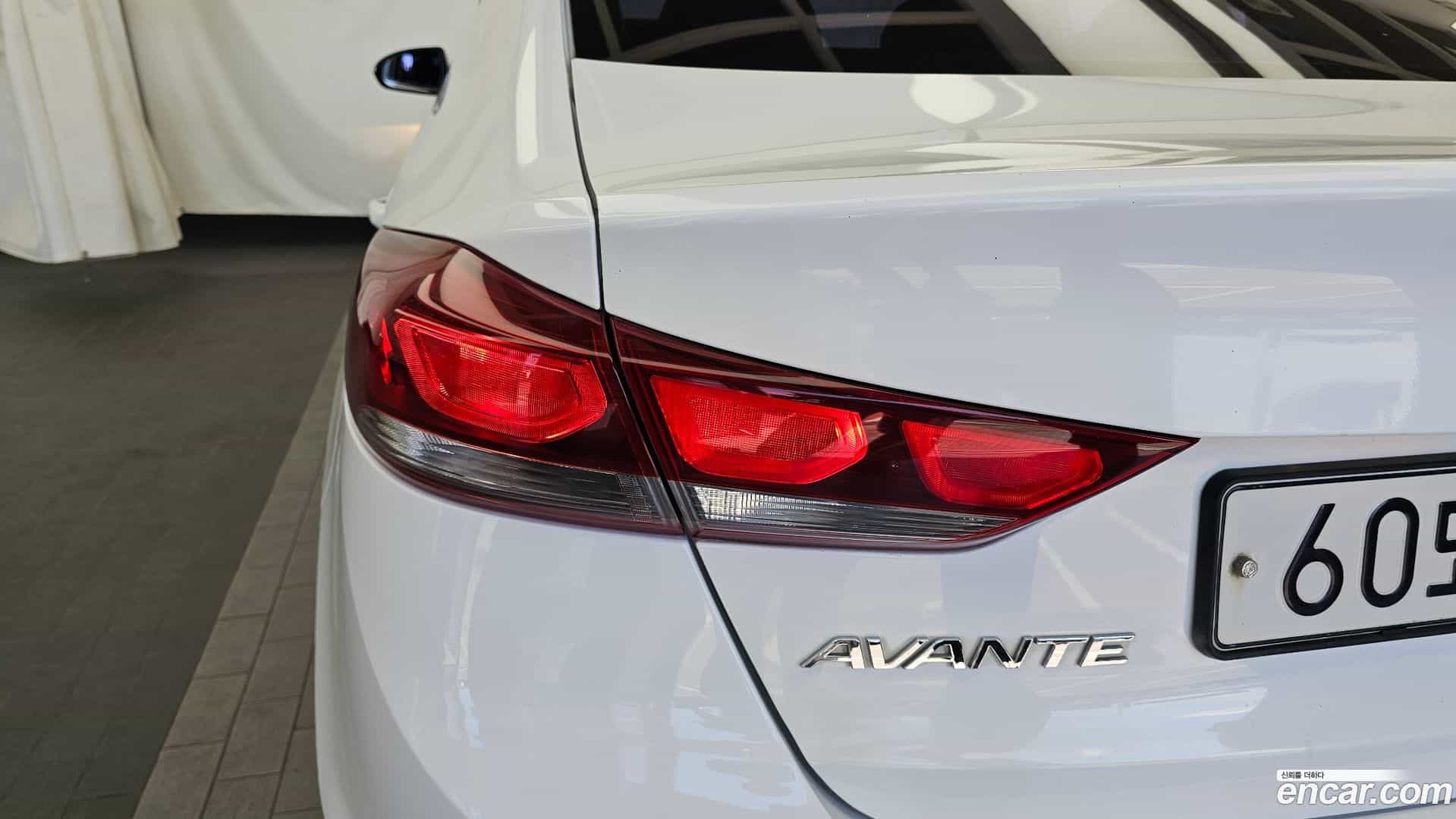 AVANTE Hyundai 2017.6-OUTER-033
