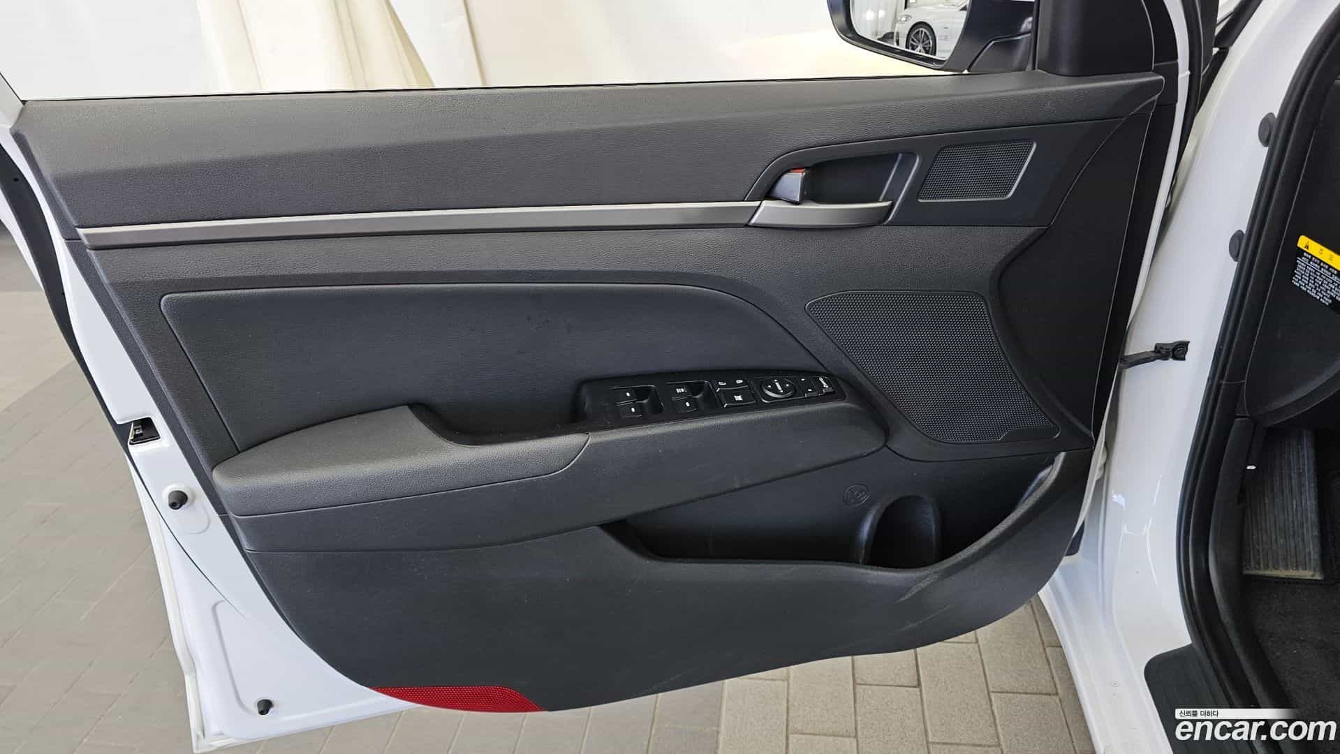 AVANTE Hyundai 2017.6-INNER-034