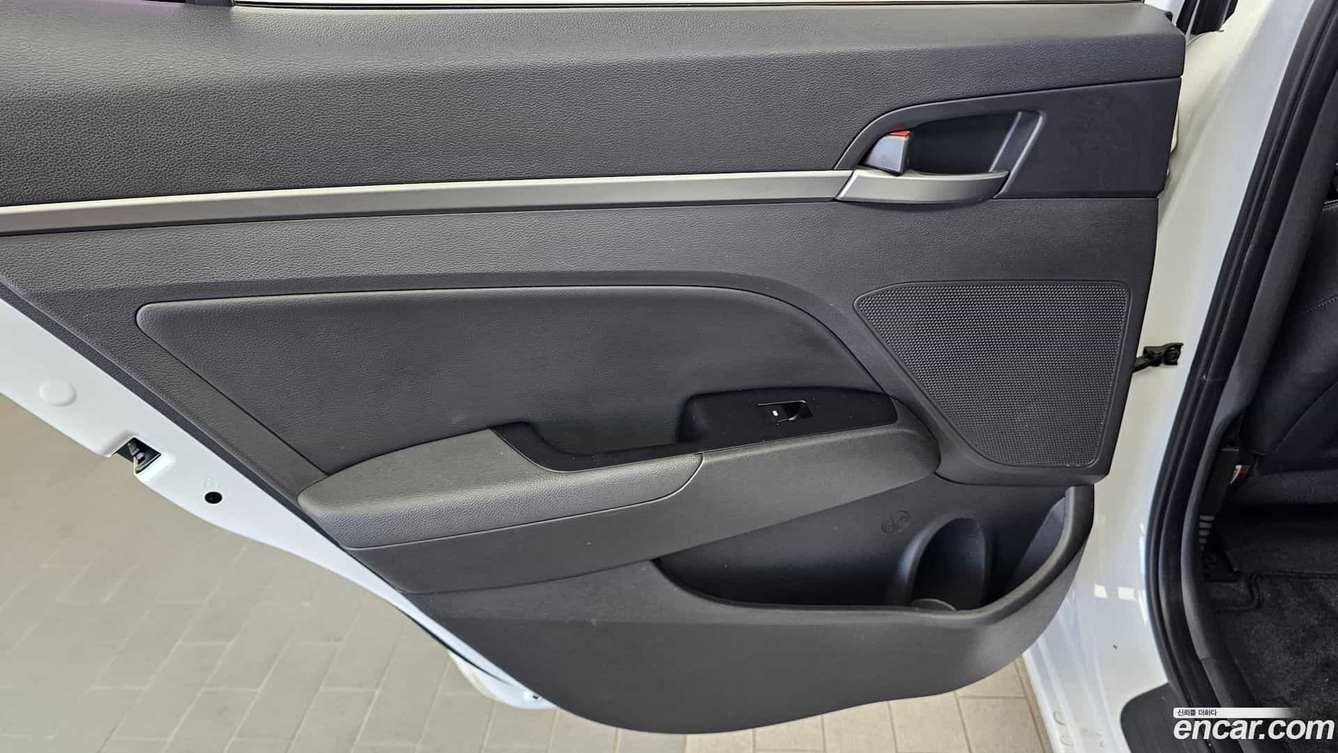AVANTE Hyundai 2017.6-INNER-035