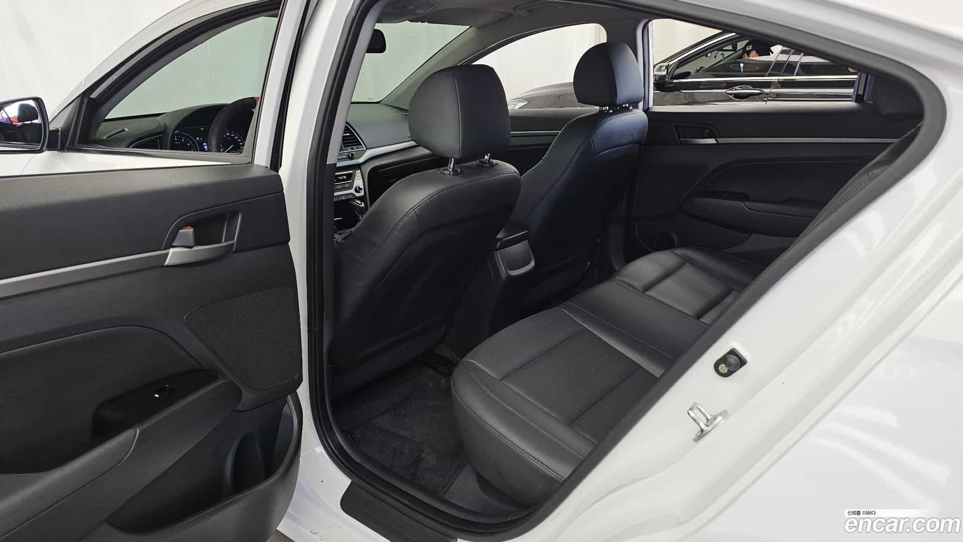 AVANTE Hyundai 2017.6-INNER-036