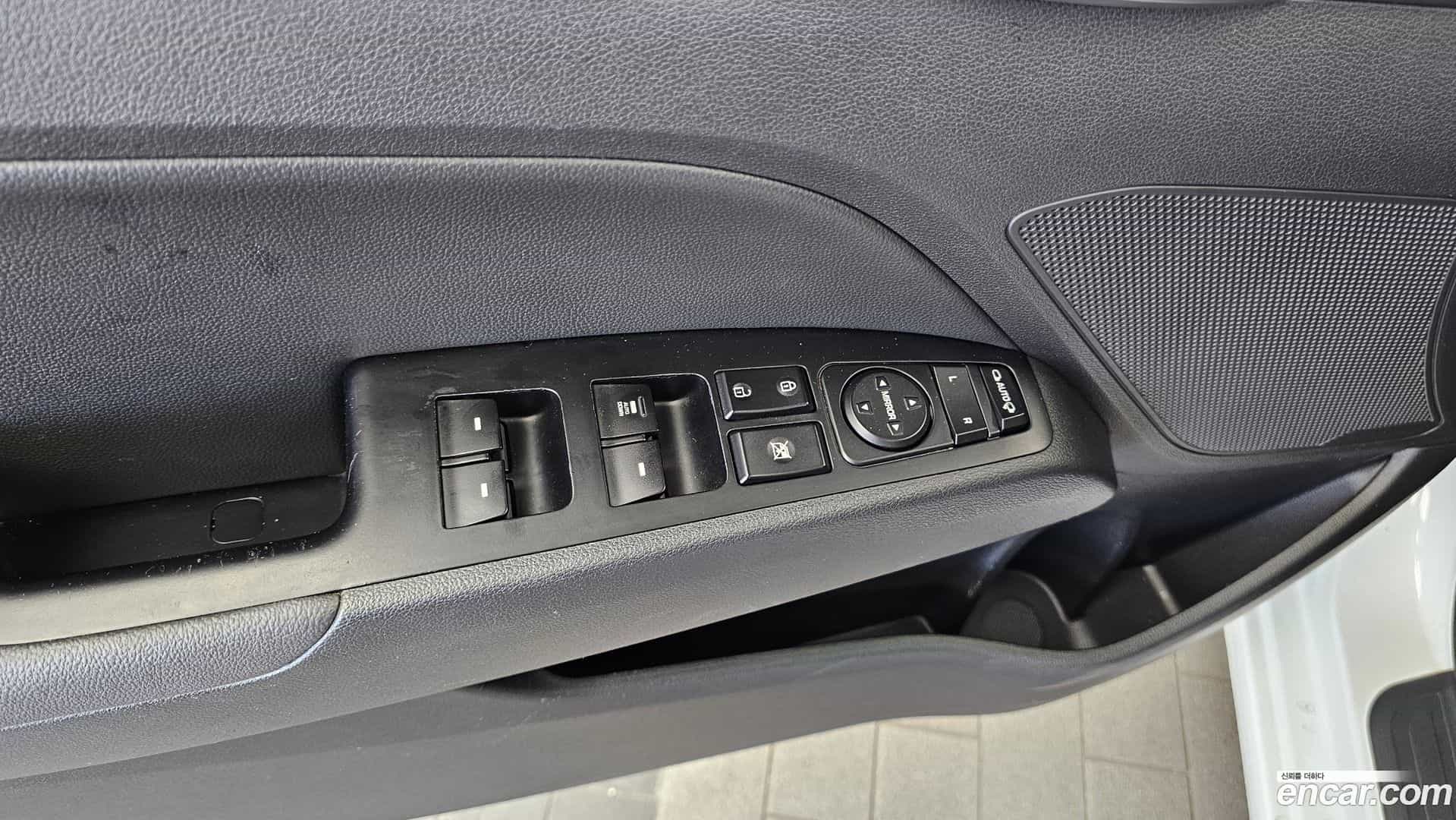 AVANTE Hyundai 2017.6-OPTION-041