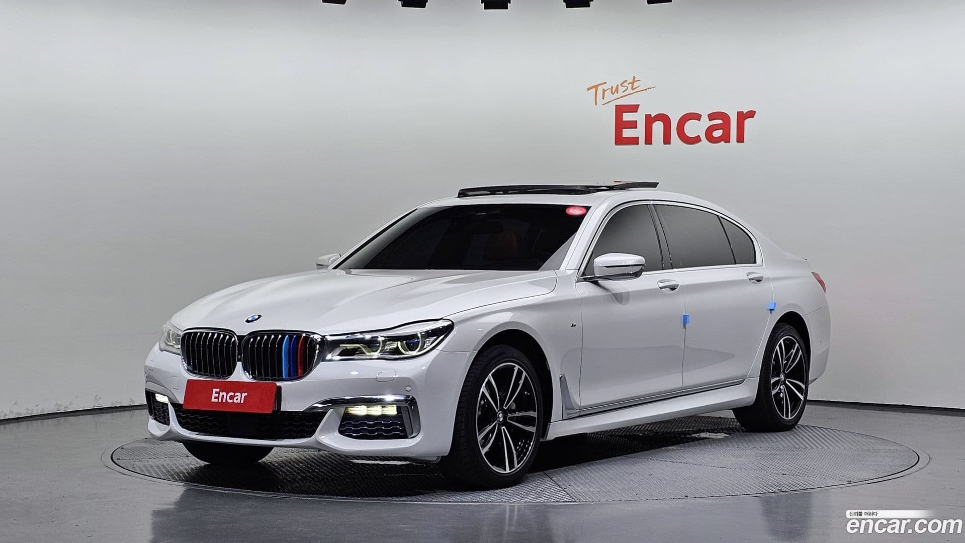 Main__Slider__Photo:7-Series BMW 2017.10-0
