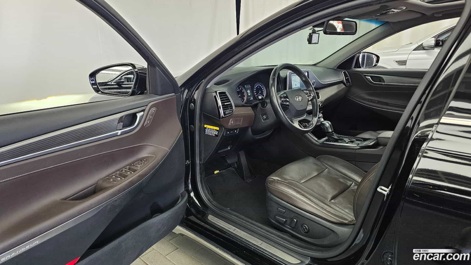 Grandeur Hyundai 2017.0-INNER-010