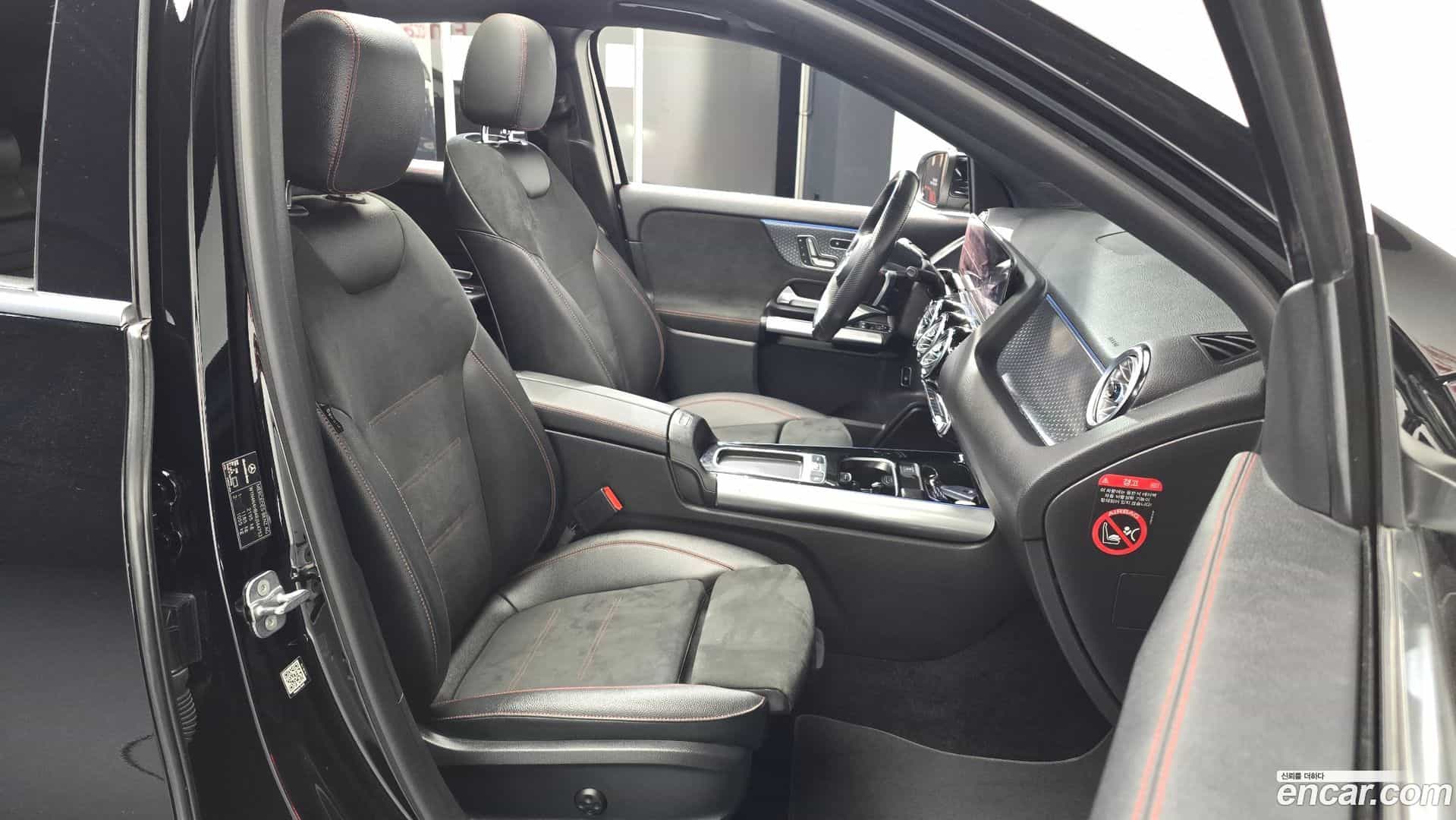 GLA-Class Mercedes-Benz 2024.3-INNER-036