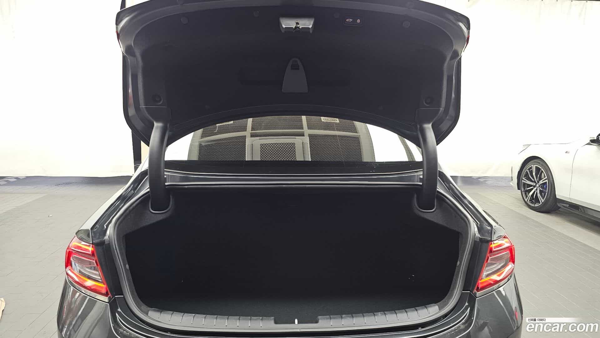 Grandeur Hyundai 2019.9-OPTION-024