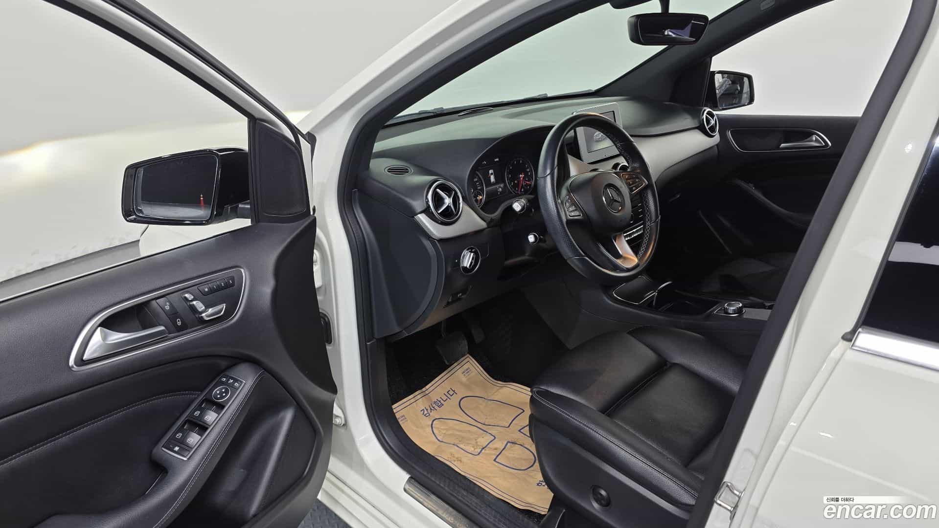 B-Class Mercedes-Benz 2018.2-INNER-010