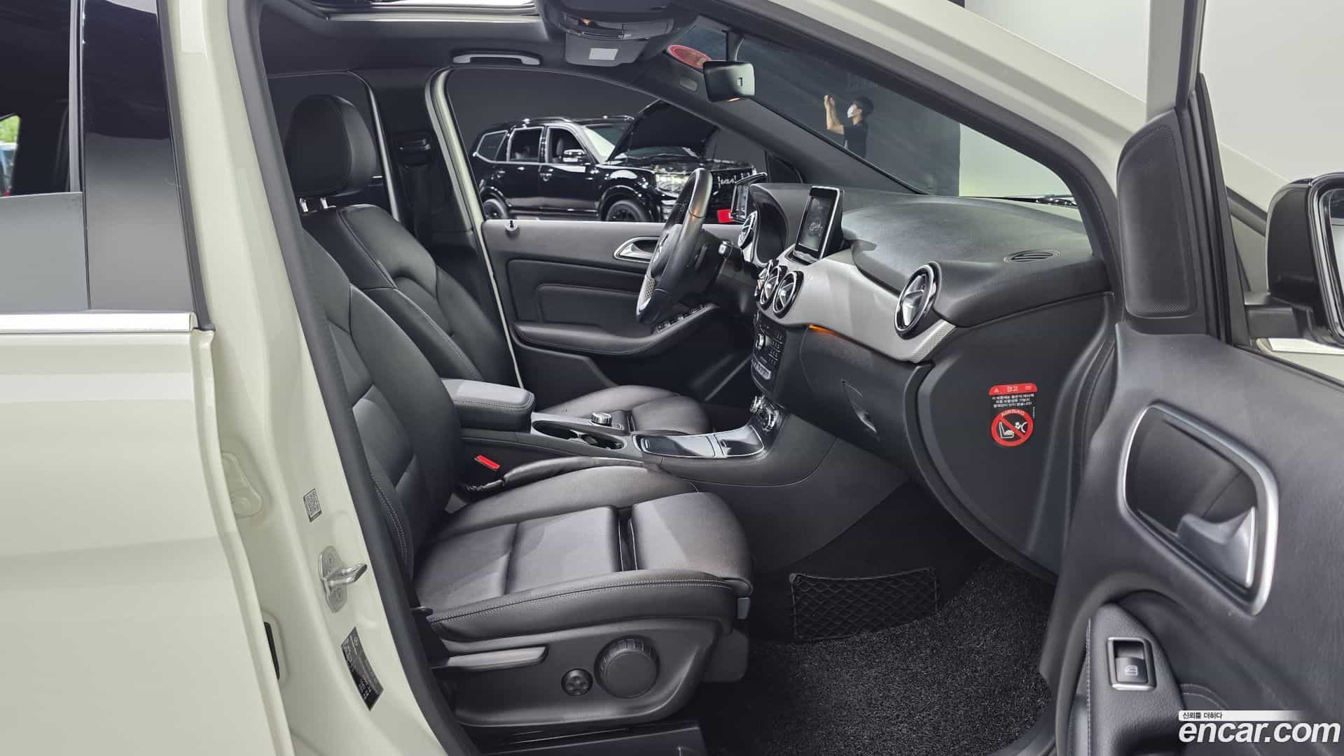 B-Class Mercedes-Benz 2018.2-INNER-036