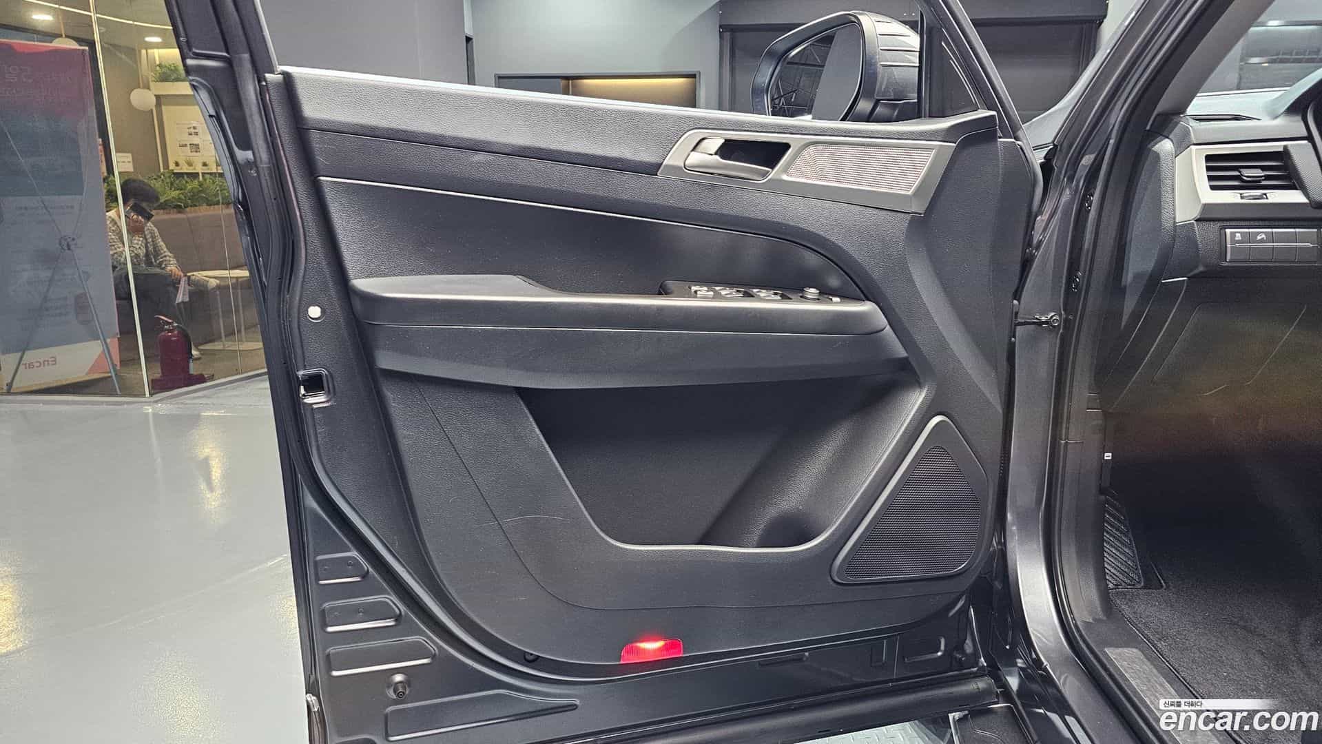 Rexton KG Mobility 2018.10-INNER-034