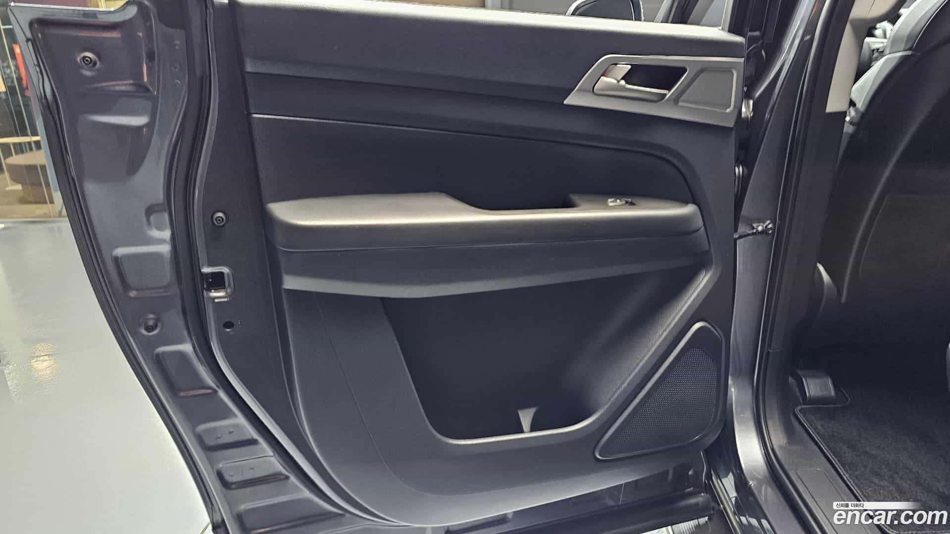 Rexton KG Mobility 2018.10-INNER-035