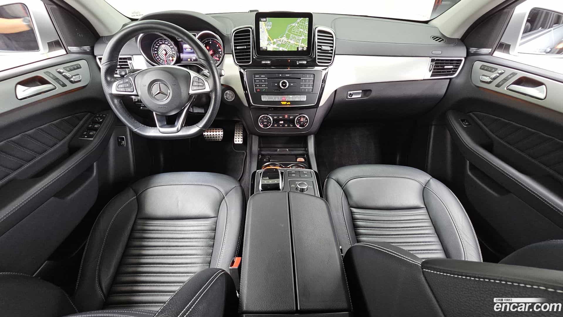 GLE-Class Mercedes-Benz 2017.8-INNER-007