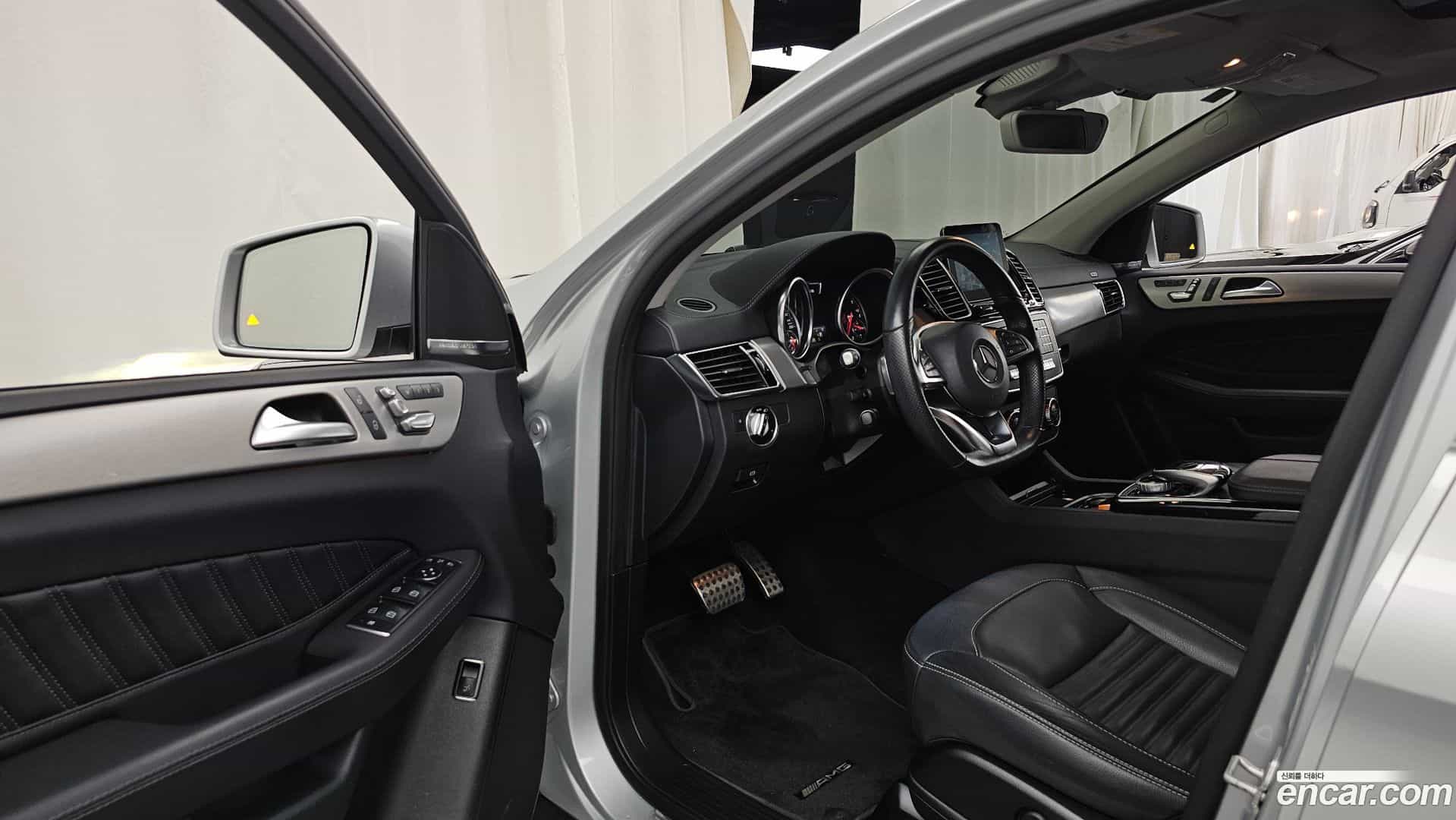 GLE-Class Mercedes-Benz 2017.8-INNER-010