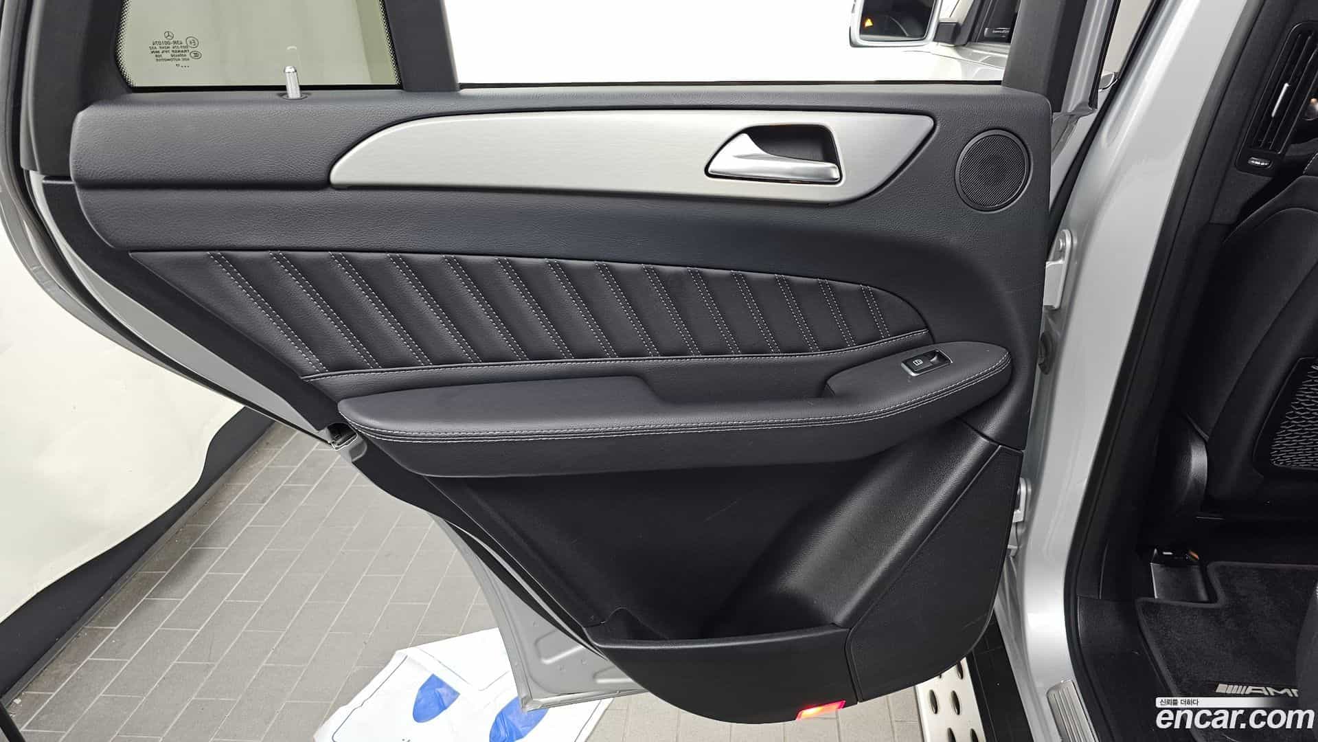 GLE-Class Mercedes-Benz 2017.8-INNER-035