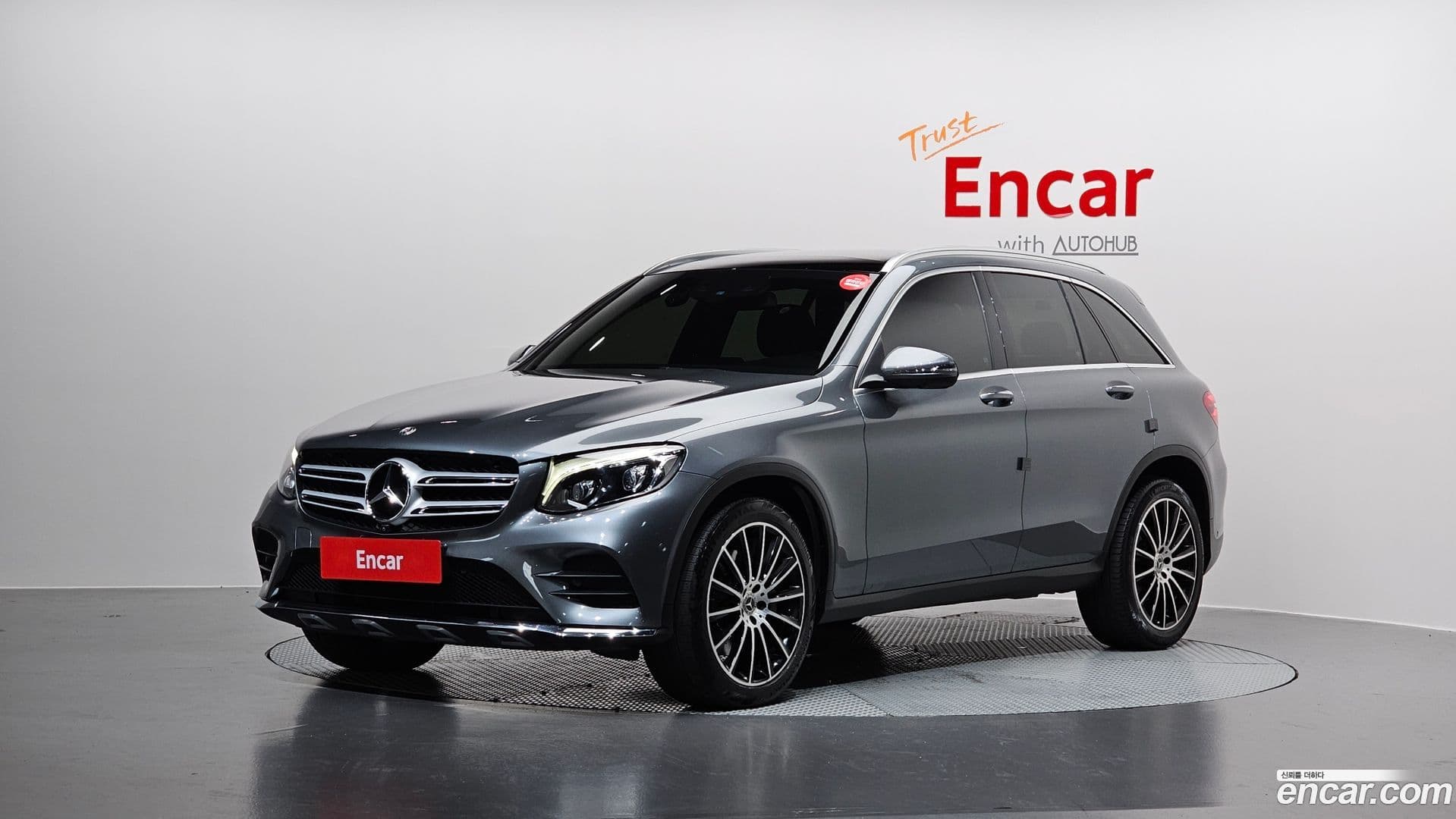 Main__Slider__Photo:GLC-Class Mercedes-Benz 2018.6-0