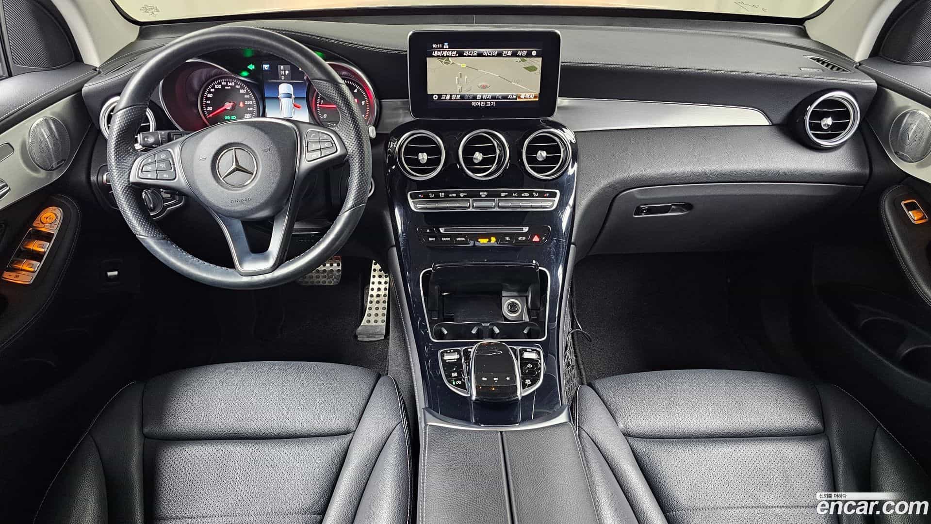 GLC-Class Mercedes-Benz 2018.6-INNER-007