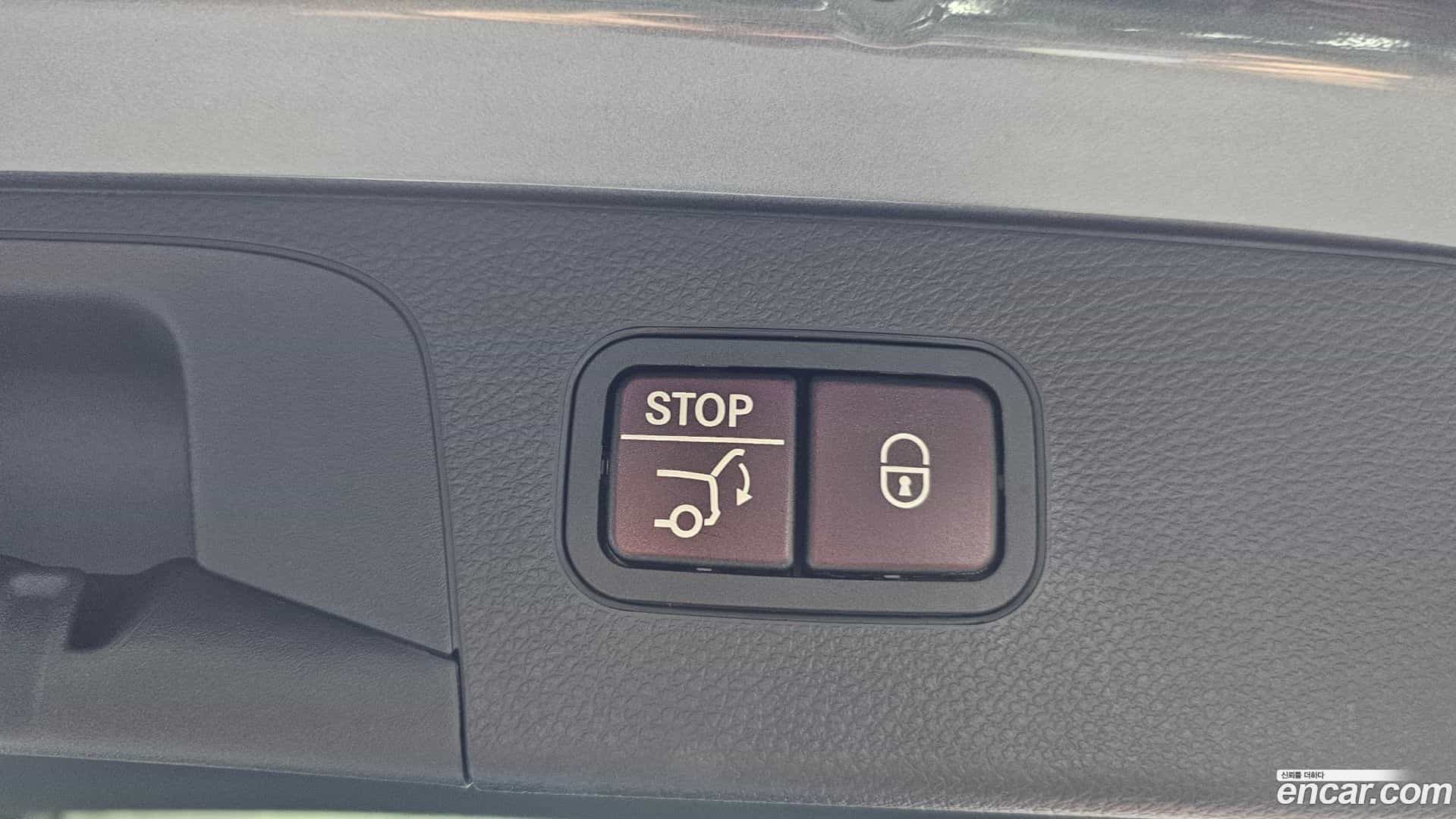 GLC-Class Mercedes-Benz 2018.6-OPTION-020