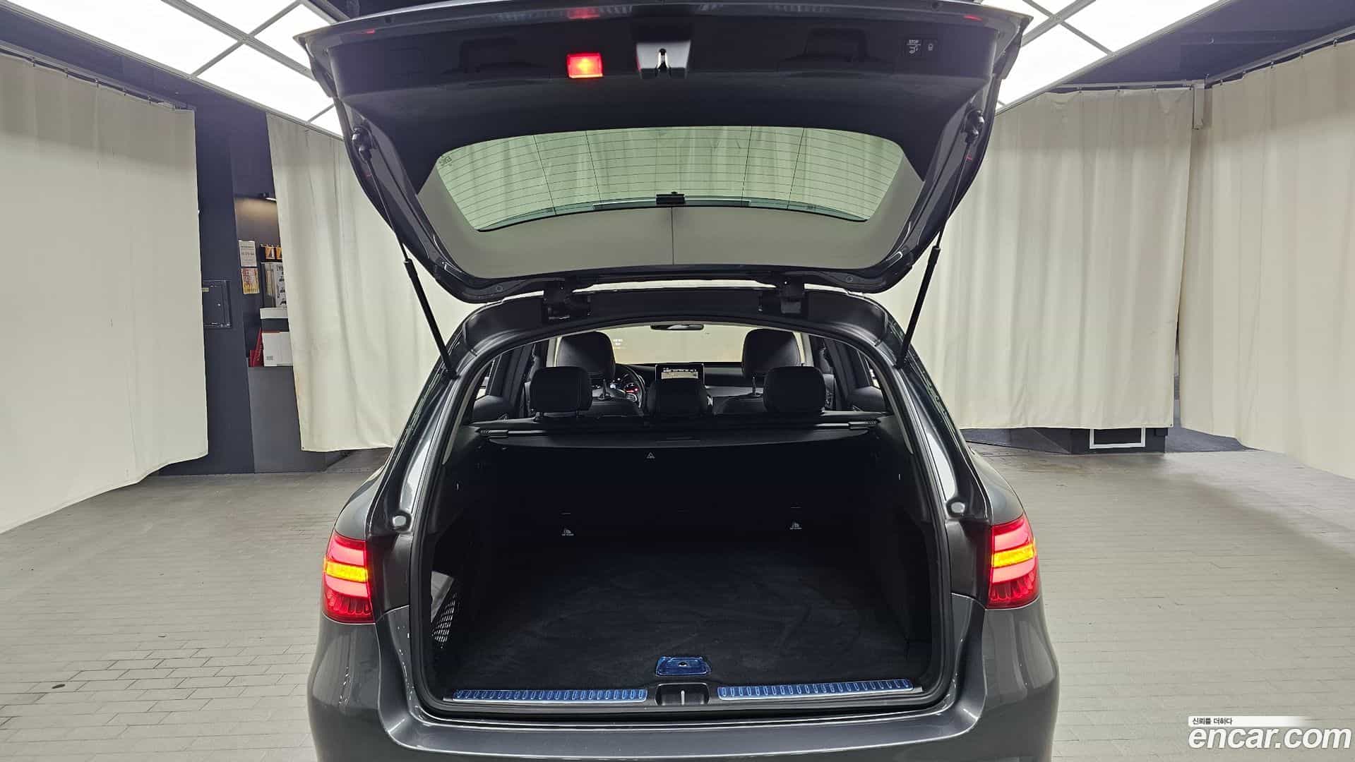 GLC-Class Mercedes-Benz 2018.6-OPTION-021