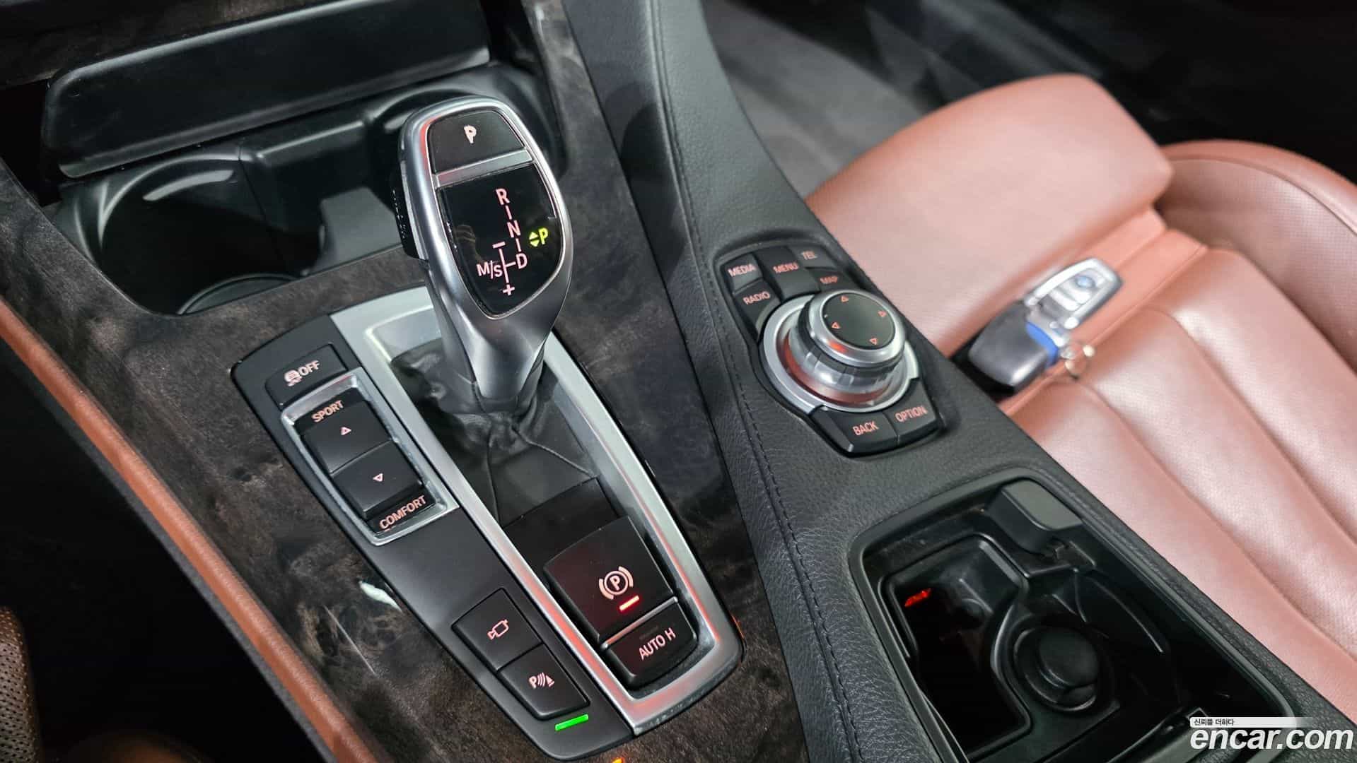 6-Series BMW 2012.9-INNER-009