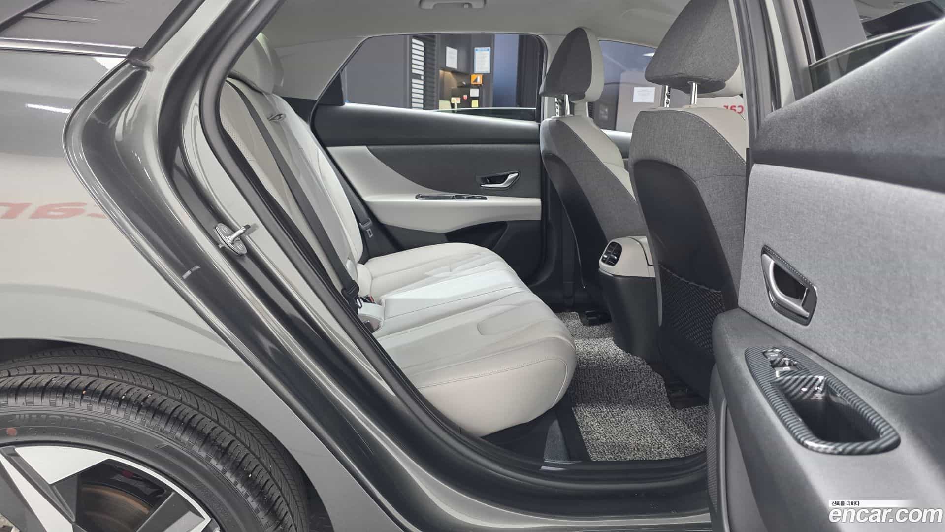 AVANTE Hyundai 2022.10-OPTION-015