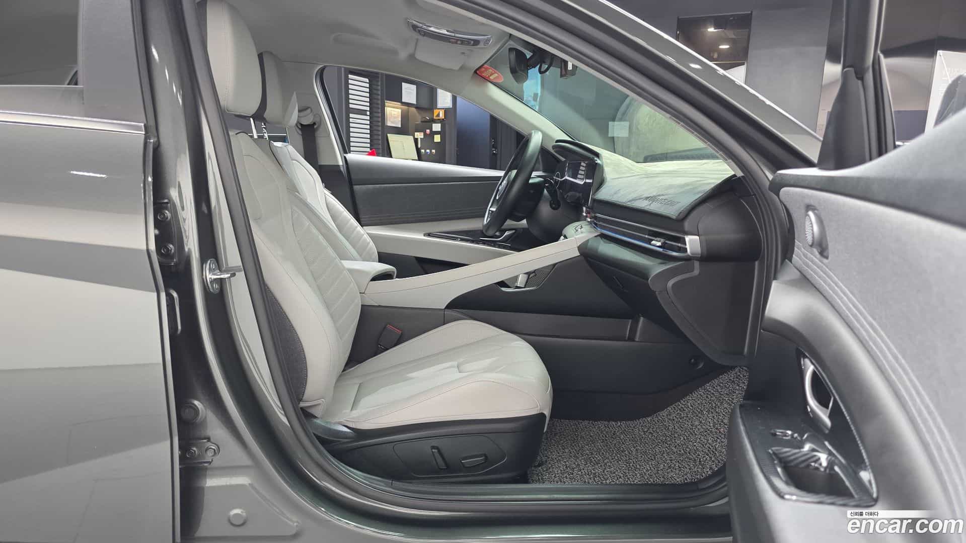 AVANTE Hyundai 2022.10-INNER-036