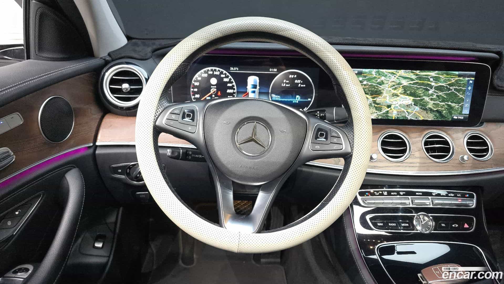 E-Class Mercedes-Benz 2016.9-OPTION-017