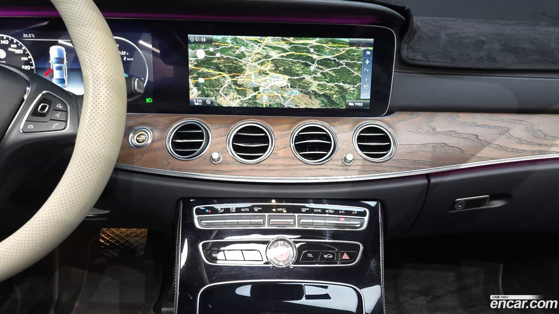 E-Class Mercedes-Benz 2016.9-OPTION-018