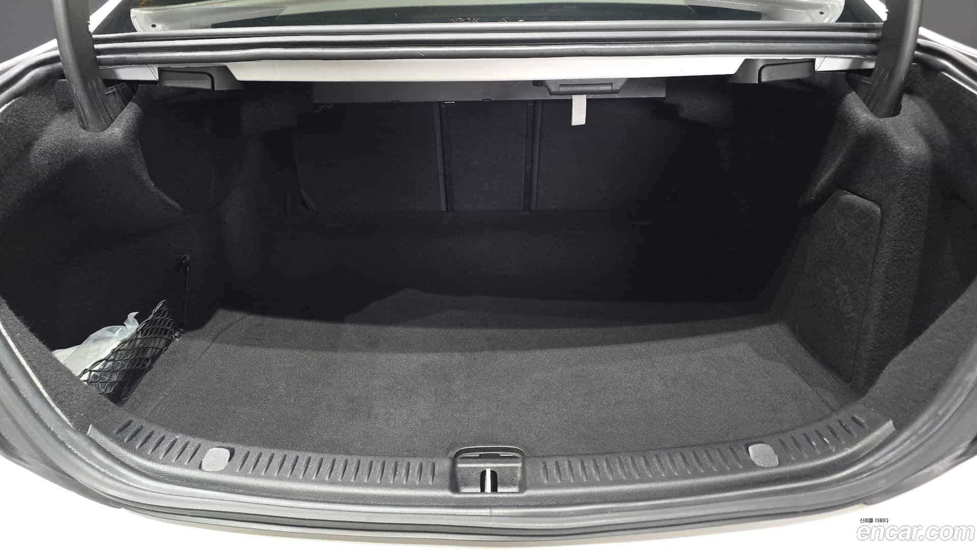 E-Class Mercedes-Benz 2016.9-OPTION-024